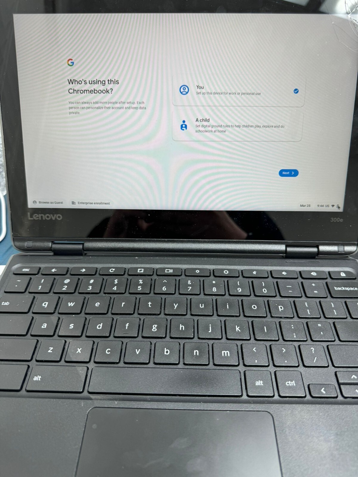 Lenovo 300e Touchscreen Chromebook 11.6" 4GB 32gb SSD  *SEE PHOTOS/DESCRIP.*