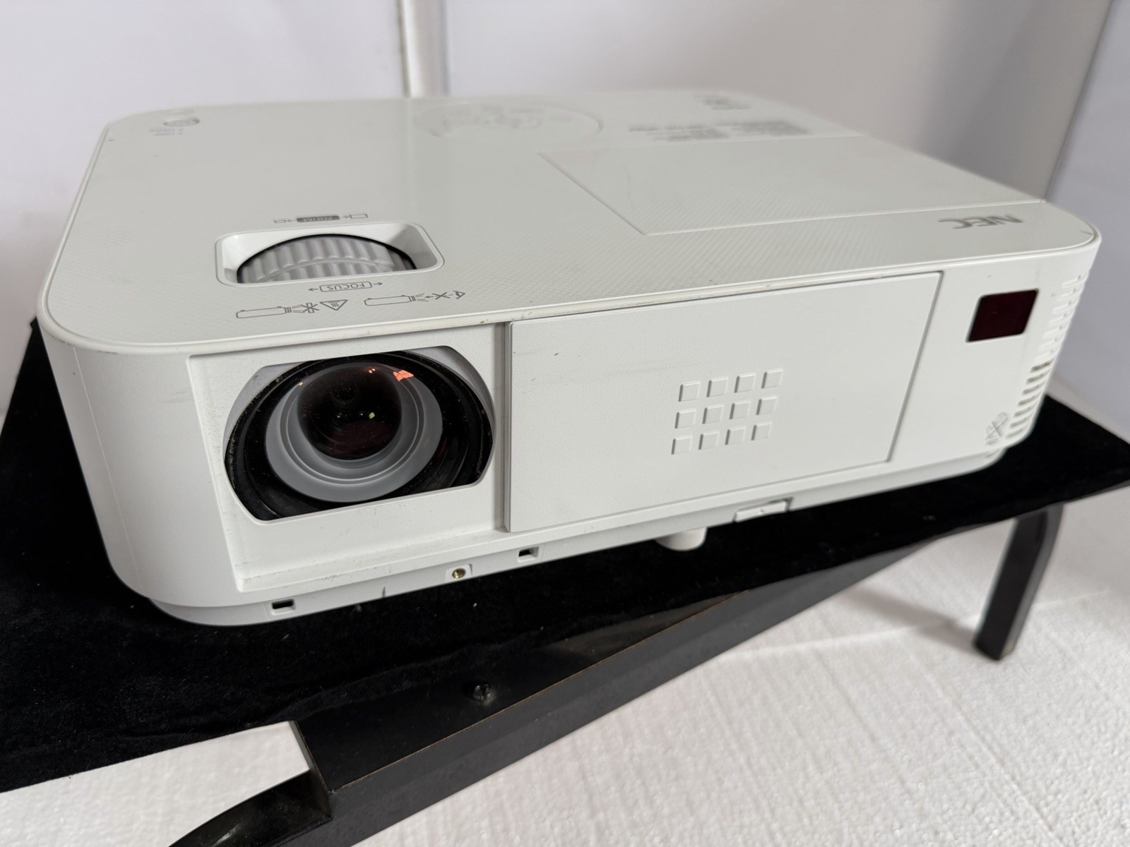NEC NP-M322X DLP Projector 3200 ANSI Lumens - Tested - No Remote - 344 Lamp Hrs