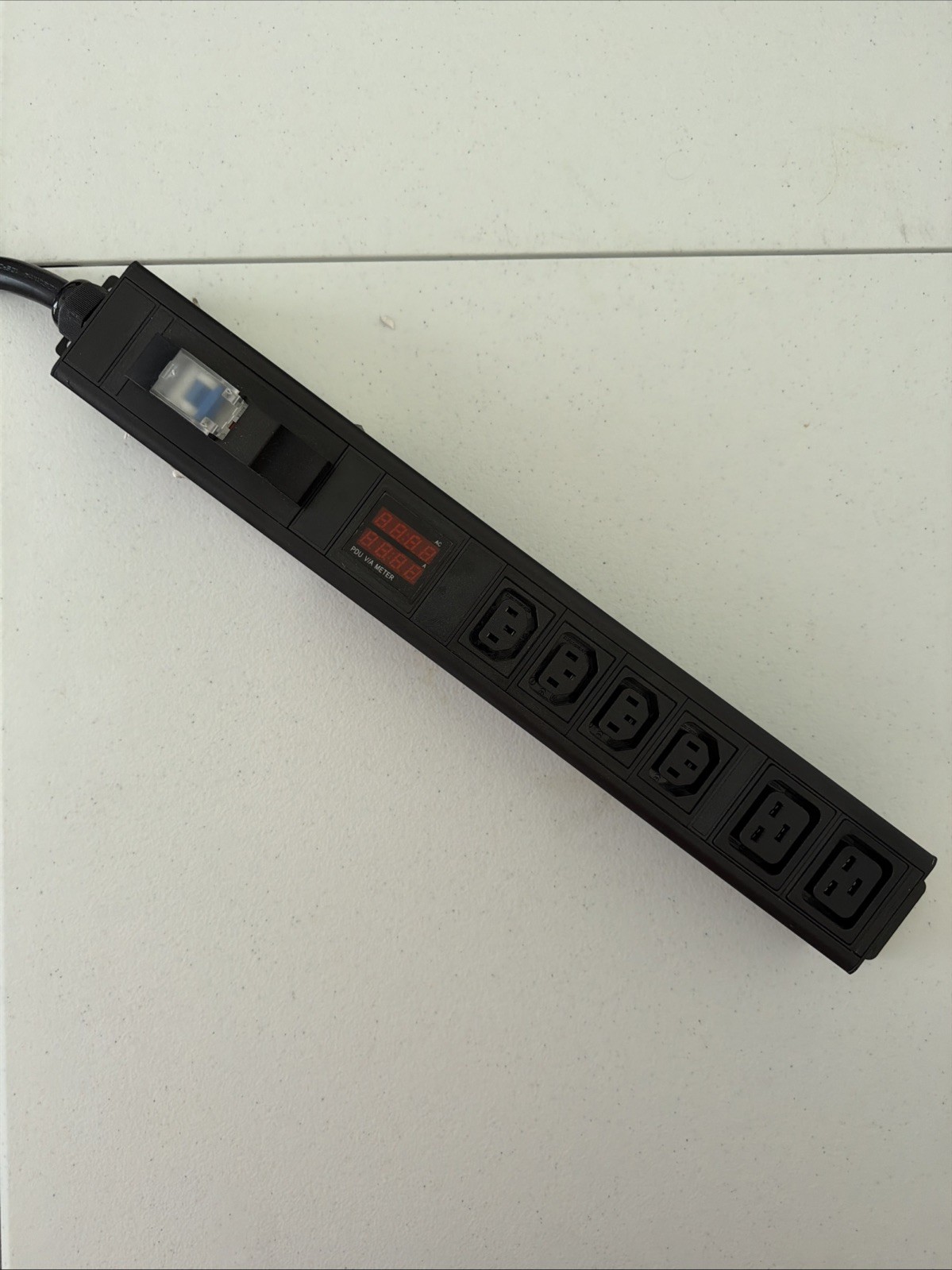 30A 240V Metered Rack Mount PDU 6 Outlet IEC Power Distribution Unit 1U