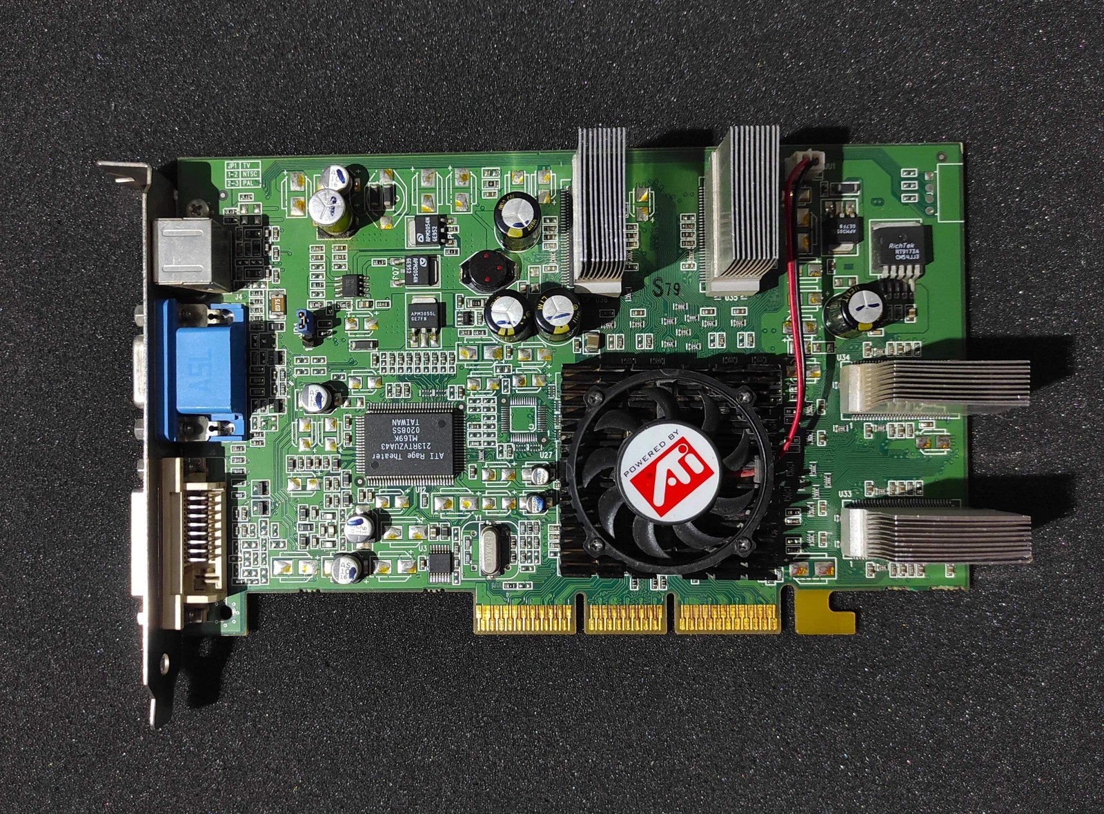 Sapphire ATI Radeon 8500 LE AGP 128MB DDR VGA DVI Retro Graphics Card 1024-9149-