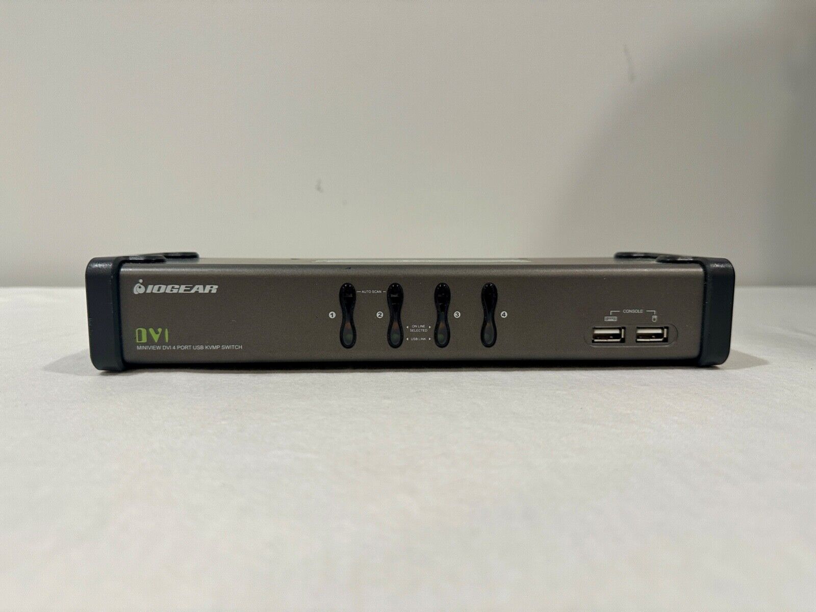IOGEAR Miniview DVI 4-Port USB KVMP Switch w/ Cables