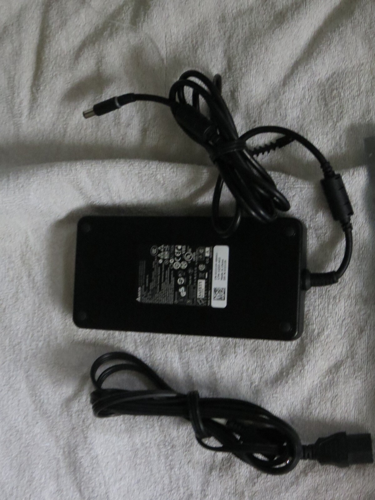 Genuine Delta ADP-240AB B( 240 Watt 19.5V=12.3A)with cable