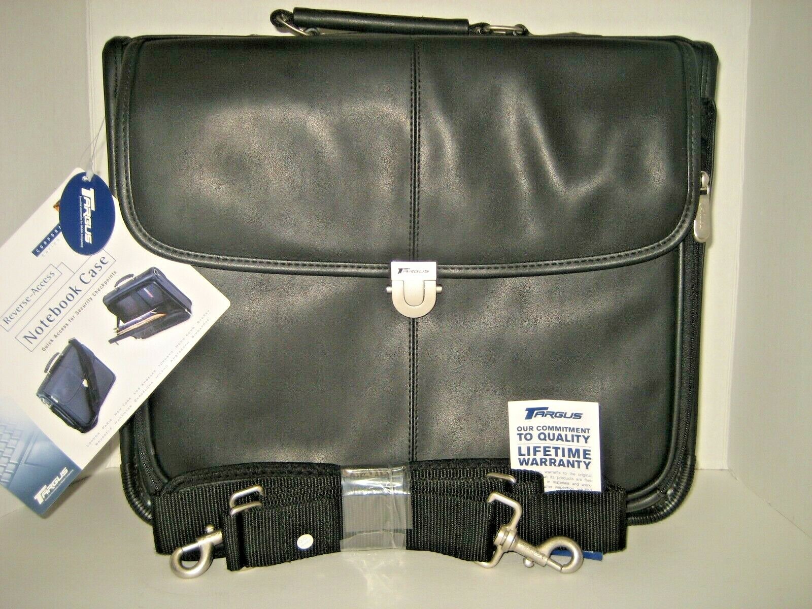NEW Targus KOS300 15 Reverse-Access Notebook Case Black Koskin Leather-Like 