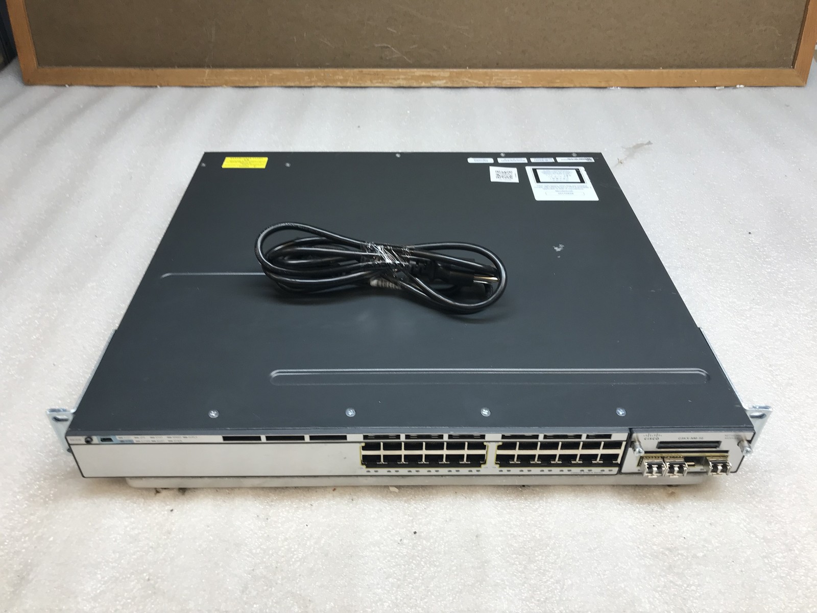 Cisco Catalyst WS-C3750X-24T-S 24-Port Gigabit Stackable Managed Switch
