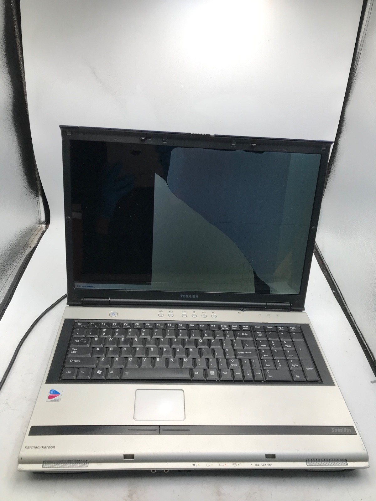 Toshiba Satellite M65-S9092 Intel Core 2 Duo 15" Laptop-POWERS/BROKEN DISPLAY-MZ