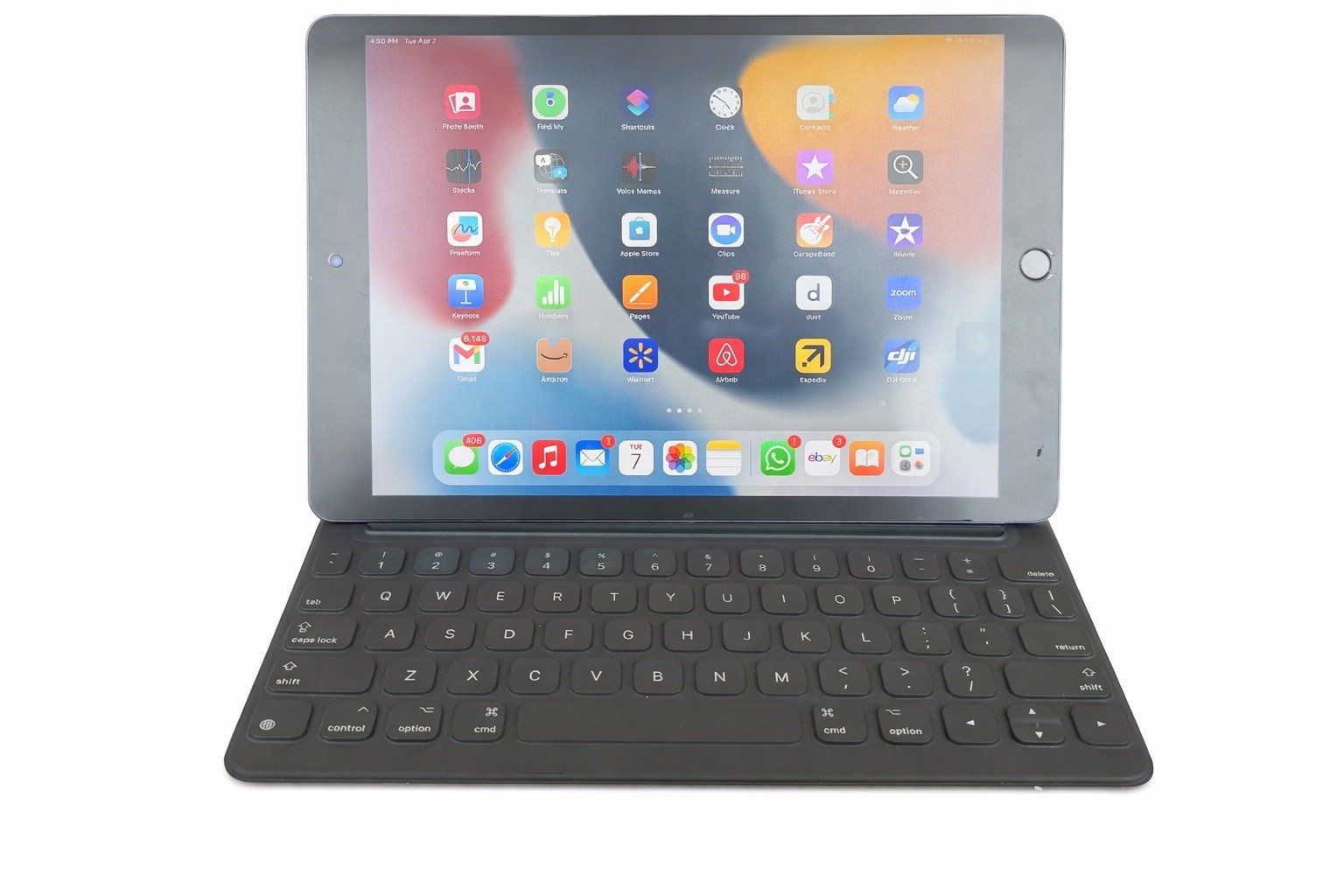 Apple iPad 9th Gen 64GB + Magic Keyboard – Excellent Condition 