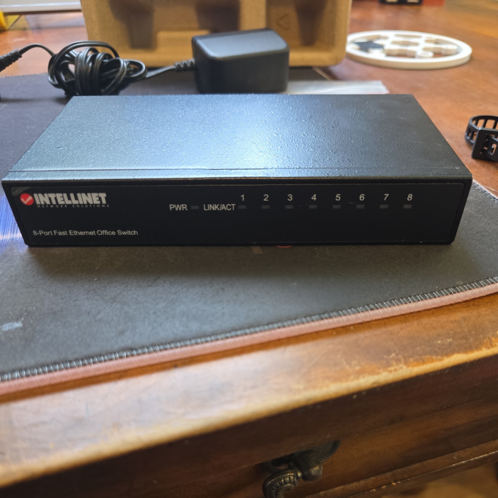 INTELLINET 523301-ICU-1 5 PORT ETHERNET SWITCH