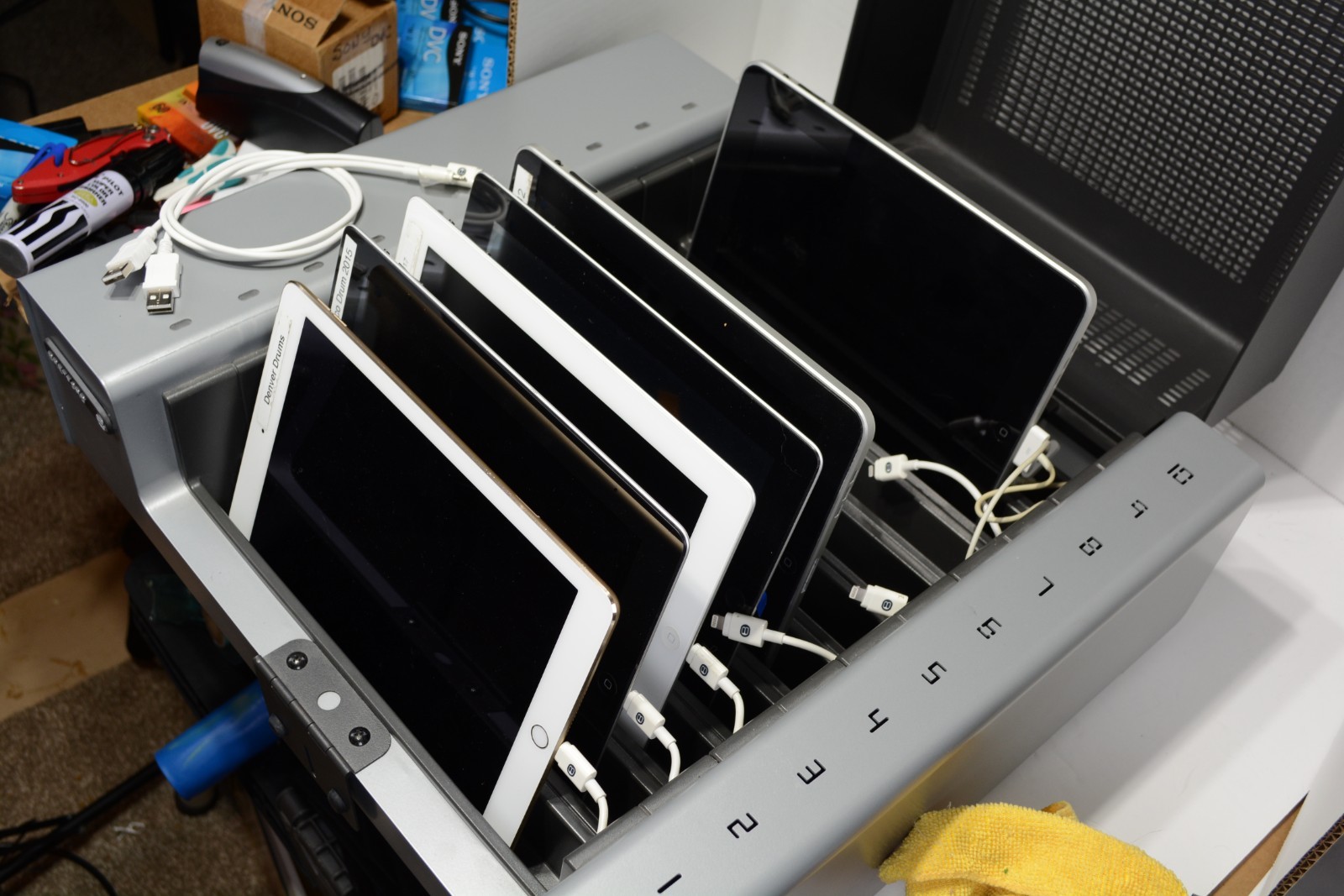 Bretford PowerSync 10-Bay USB Charging & Sync Station | Interchangeable Cables