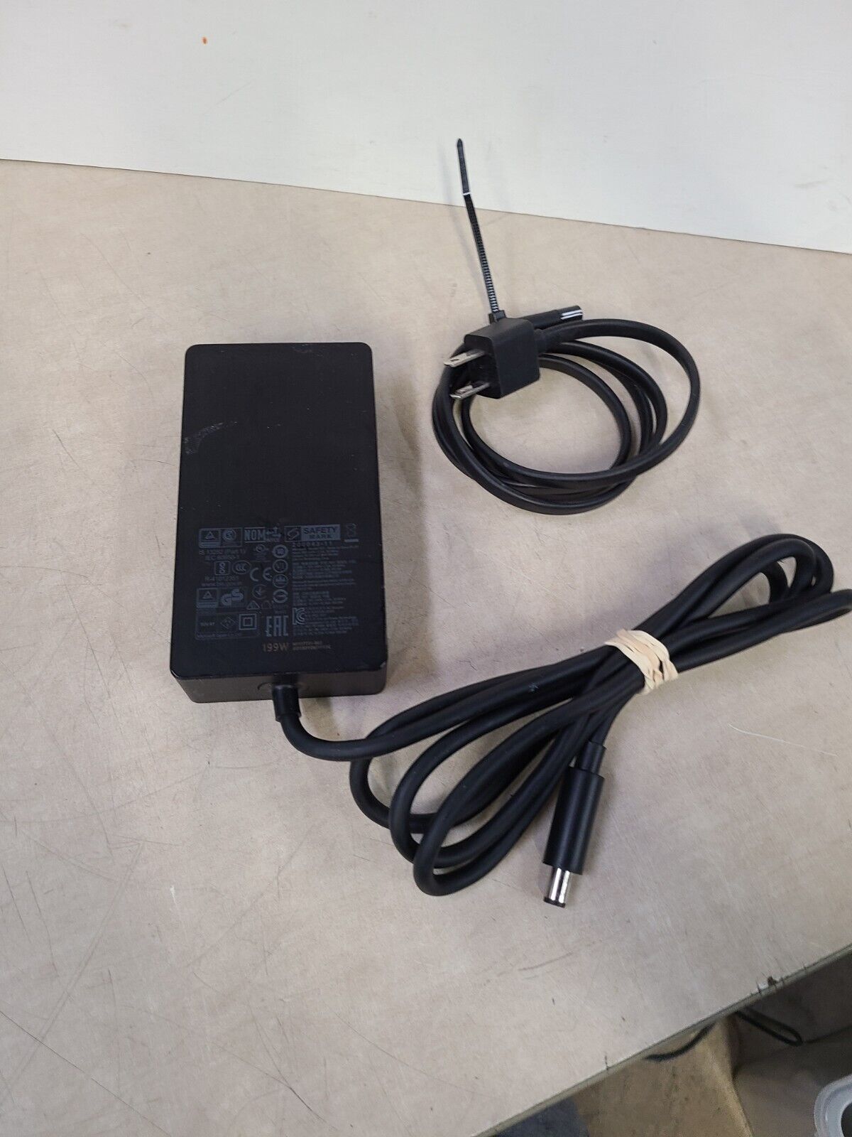Genuine Microsoft 1931 Charger AC Adapter Power Supply 100-240V 2.5A 50/60Hz