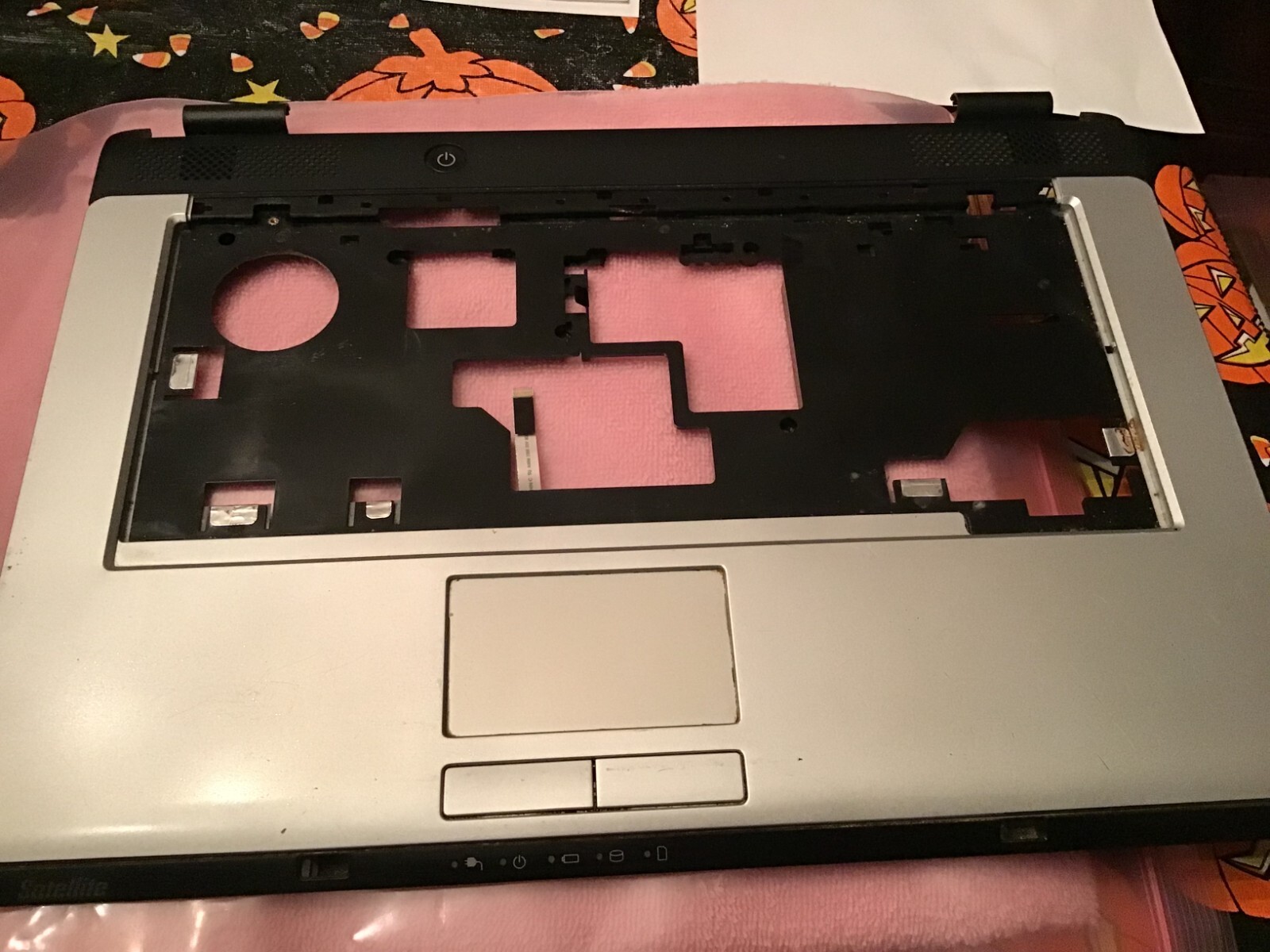 V000130130 OEM TOSHIBA PALMREST L305- S5920 L305 L305-S5944