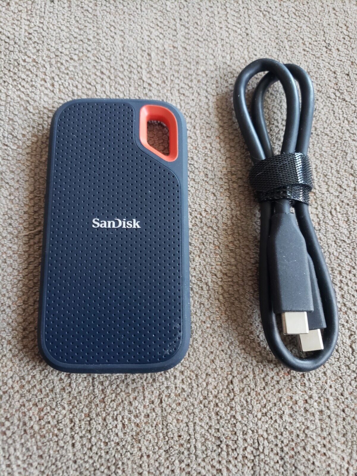 SanDisk Extreme 1TB Portable External SSD (SDSSDE60-1T00-G25)