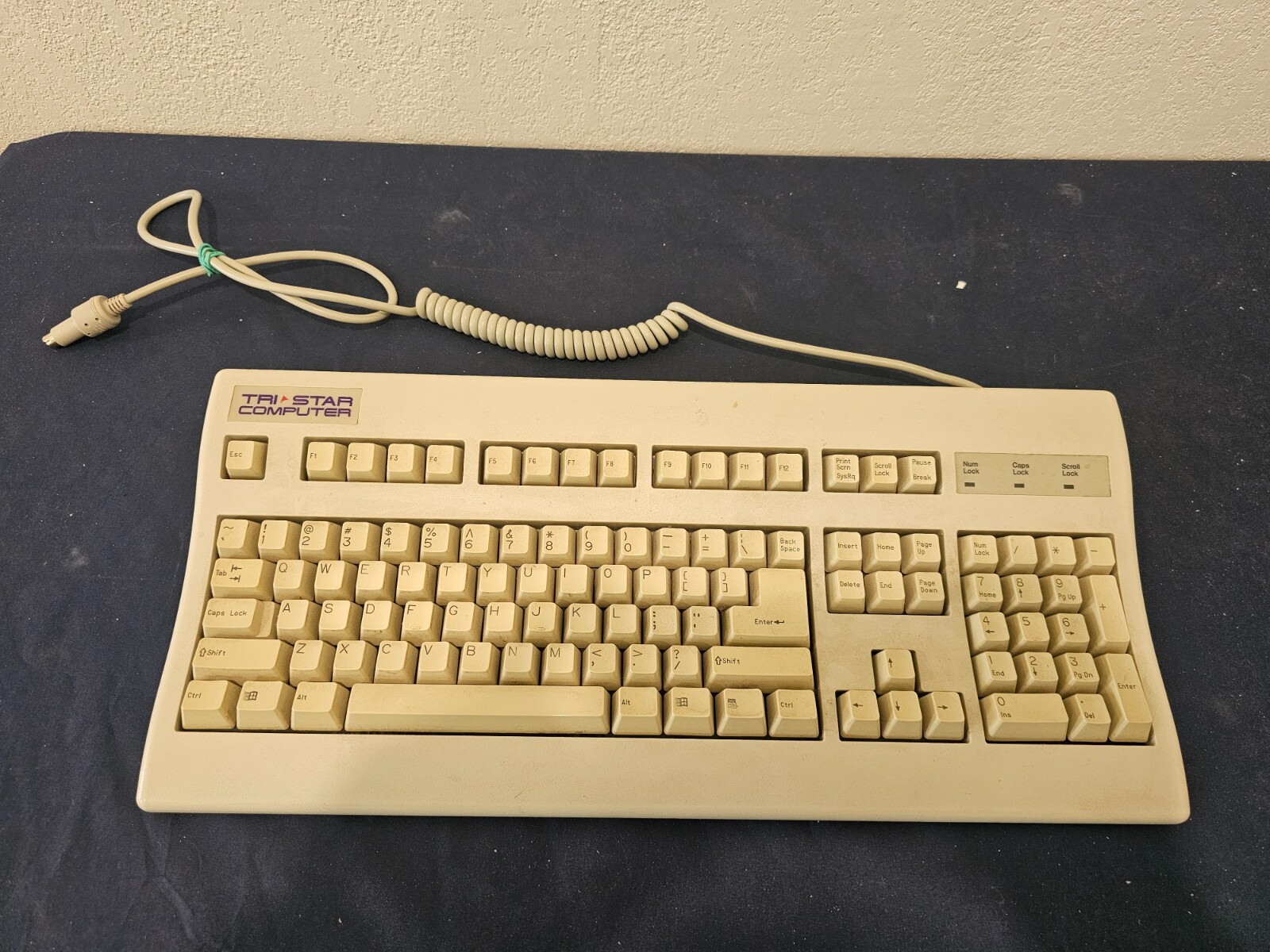VINTAGE KEYTRONIC E03601ELPS2-C Mechanical PS/2 Keyboard - READ