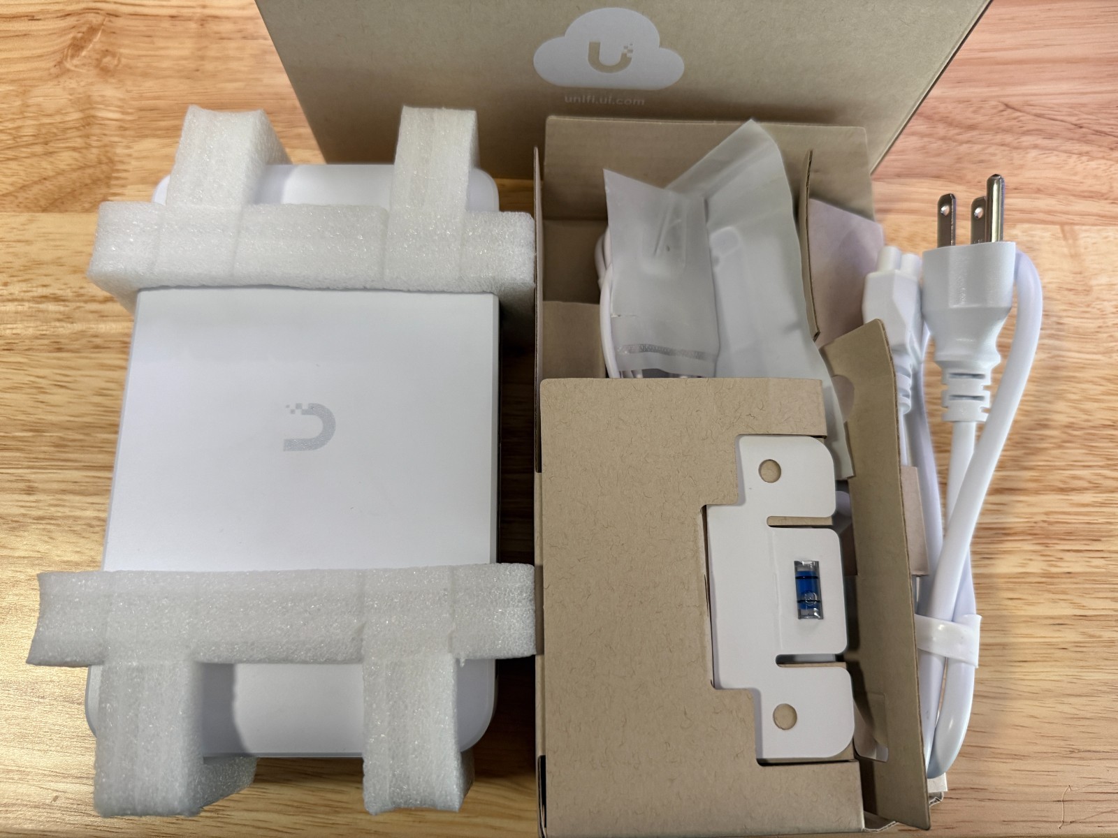 Ubiquiti UniFi Switch Lite 8 PoE USW-Lite-8-PoE 8-Port Gigabit PoE+ Switch