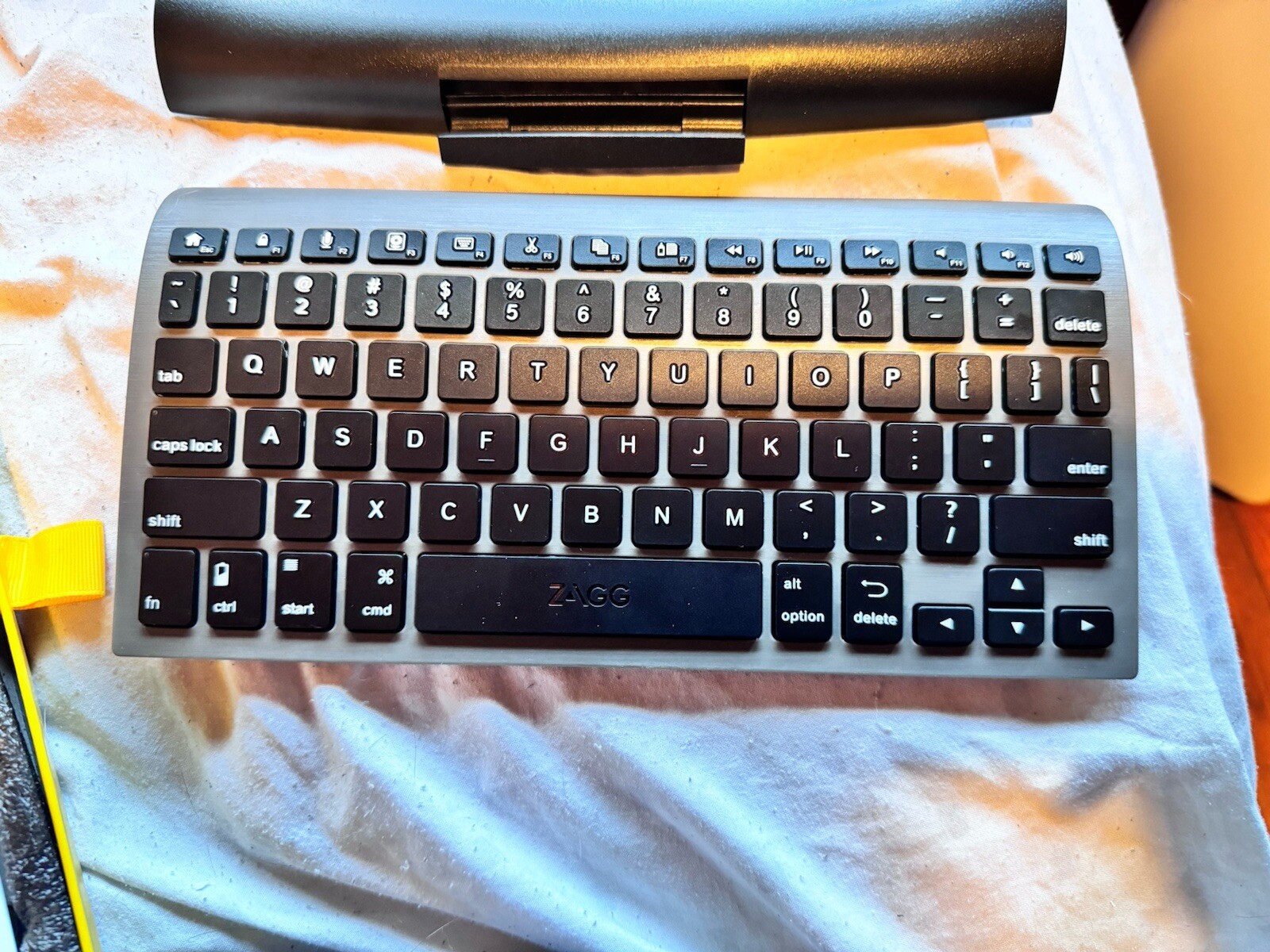 ZAGGkeys Case Universal Wireless Keyboard for iPad SamSung Smartphones Tablets