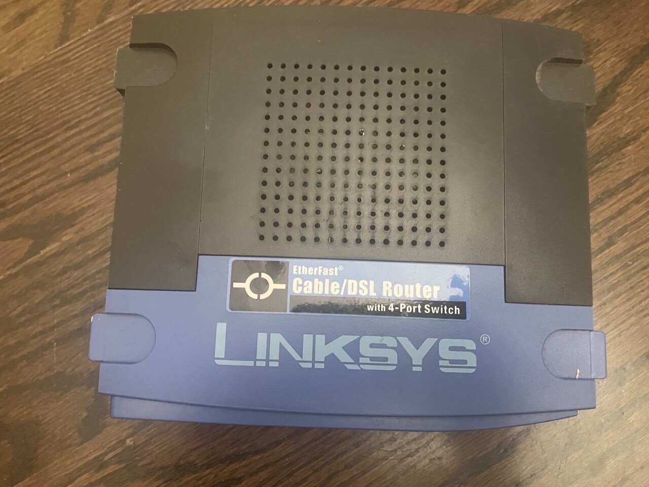 Linksys by CISCO BEFSR41 Wireless Dual-Band 4-Port 10/100 Mbps Cable/DSL Router