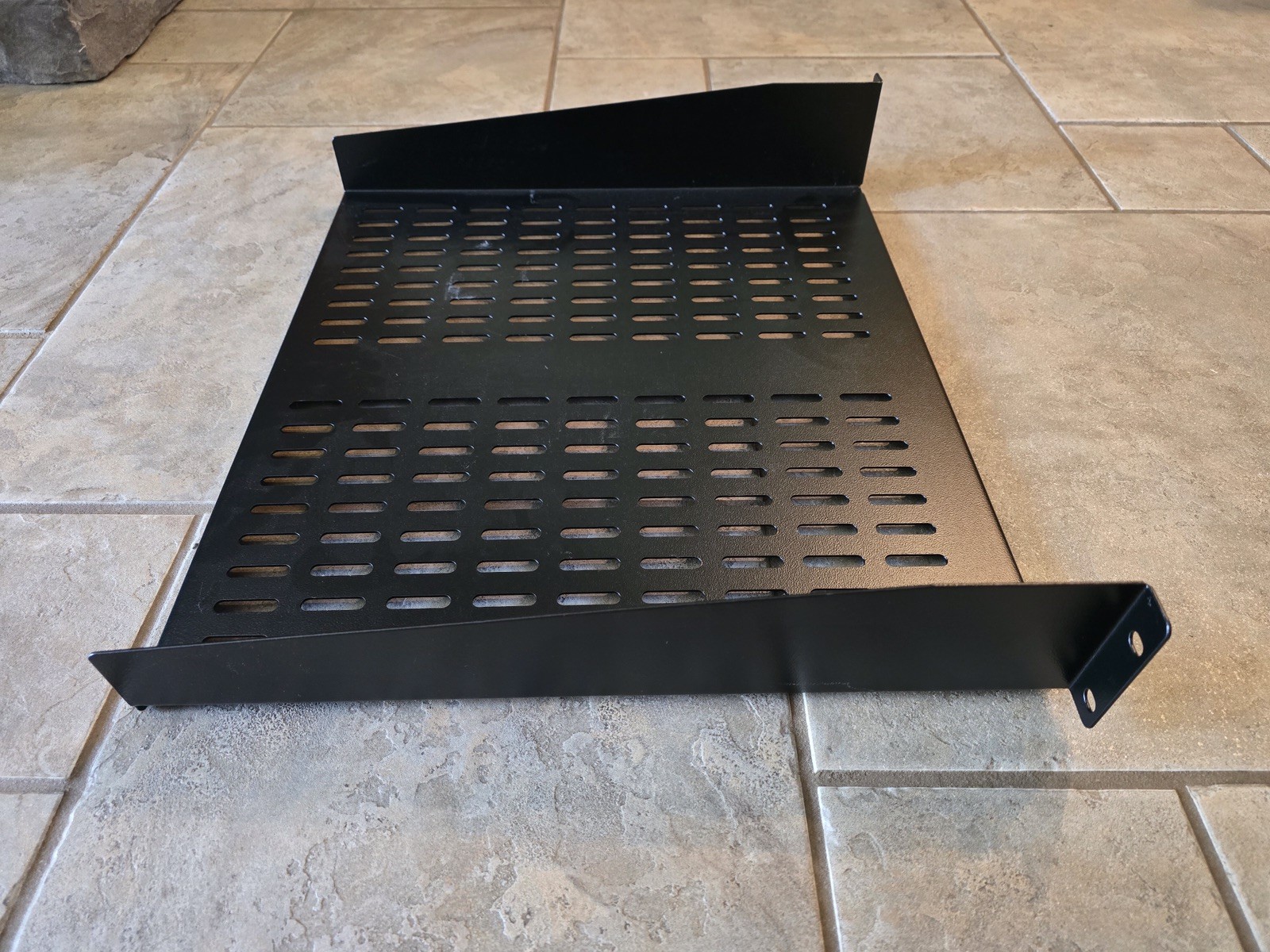 StarTech CABSHELFV 2U 19in Universal Vented Cantilever Server Shelf 16in D