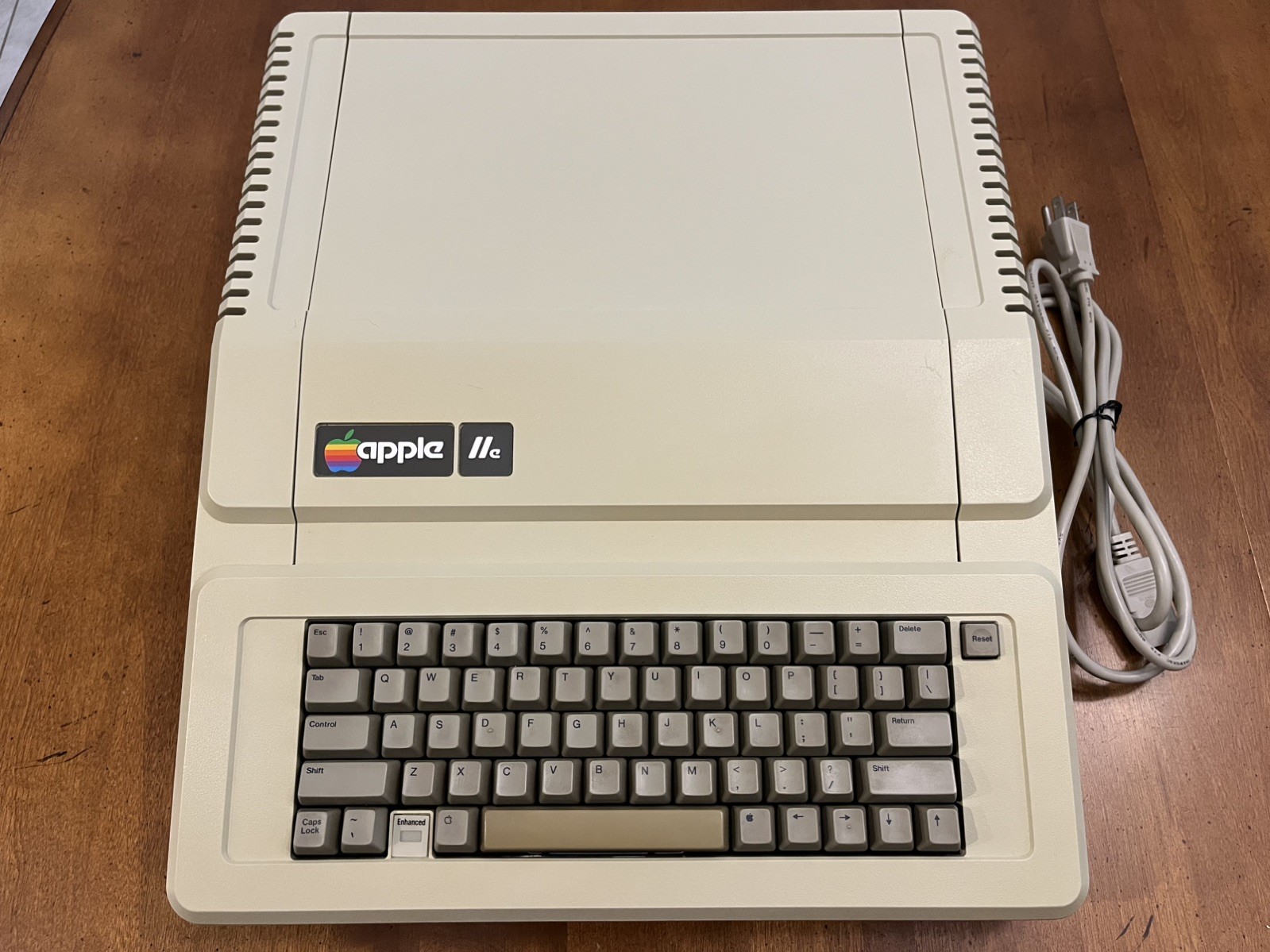 Apple IIe Enhanced Vintage Computer in Very Good Condition Tested & Works