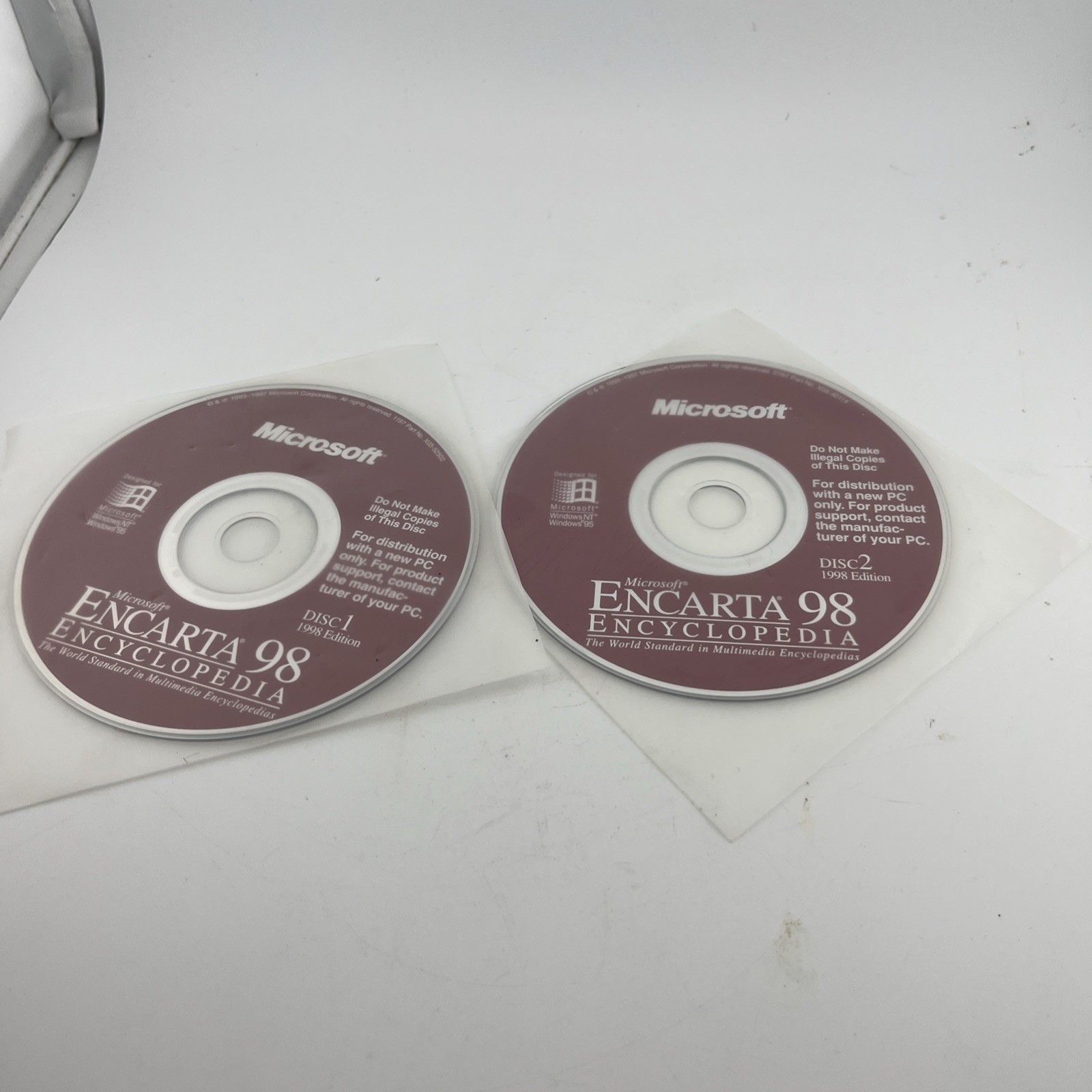 Microsoft Encarta 98 Encyclopedia CD Windows 98 RARE VINTAGE COLLECTOR’S ITEM