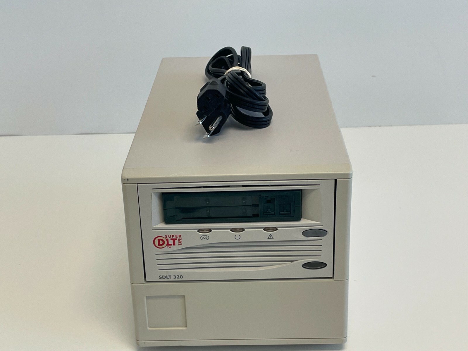 Quantum SDLT 320 External Tape Drive - Power Tested Only