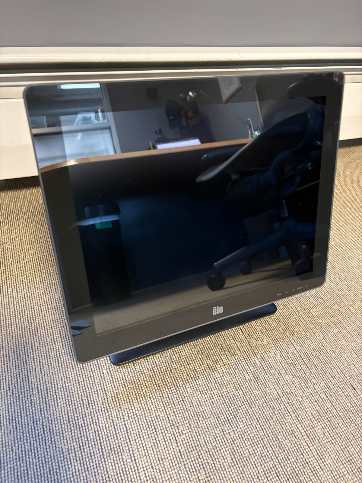 Elo 1517L AccuTouch 15" 75Hz 4:3 HD LED Touchscreen Monitor - Black