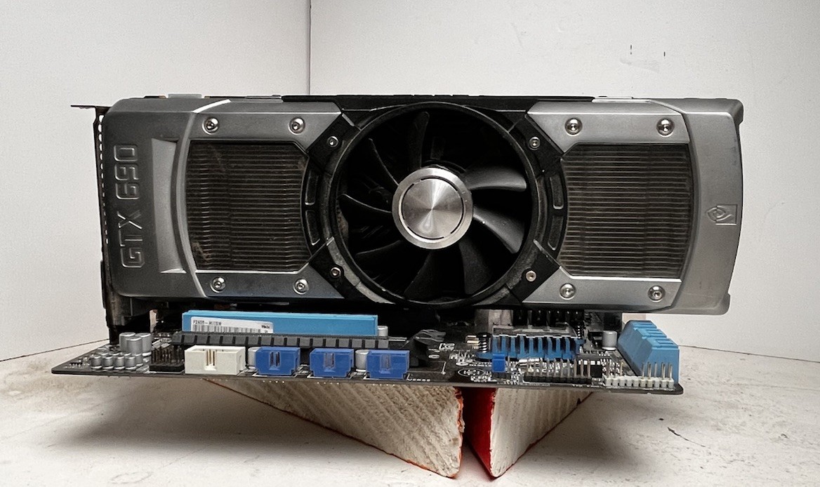 1PC Nvidia GeForce GTX 690 4GB GDDR5 Graphics Card- READ