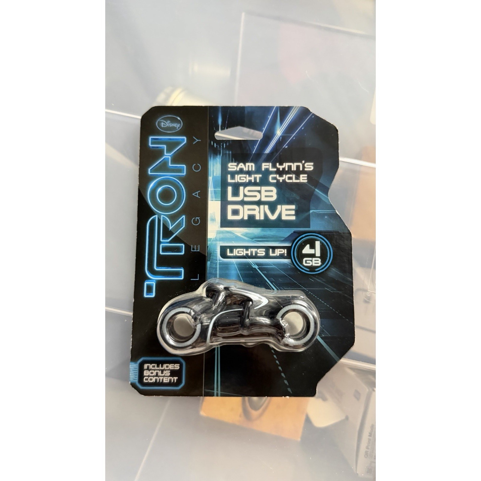 New USB FLASH DRIVE Tron Legacy Sam Flynn 4GB Lighcycle Lights Up Rare Disney