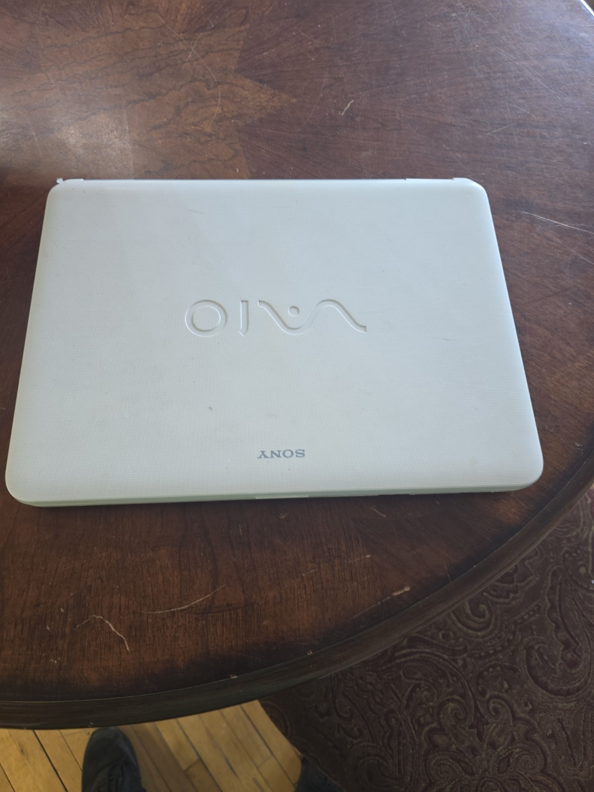 Sony VAIO VGN-NR Series 15.4" Laptop PCG-7112L Works No Battery Windows Vista