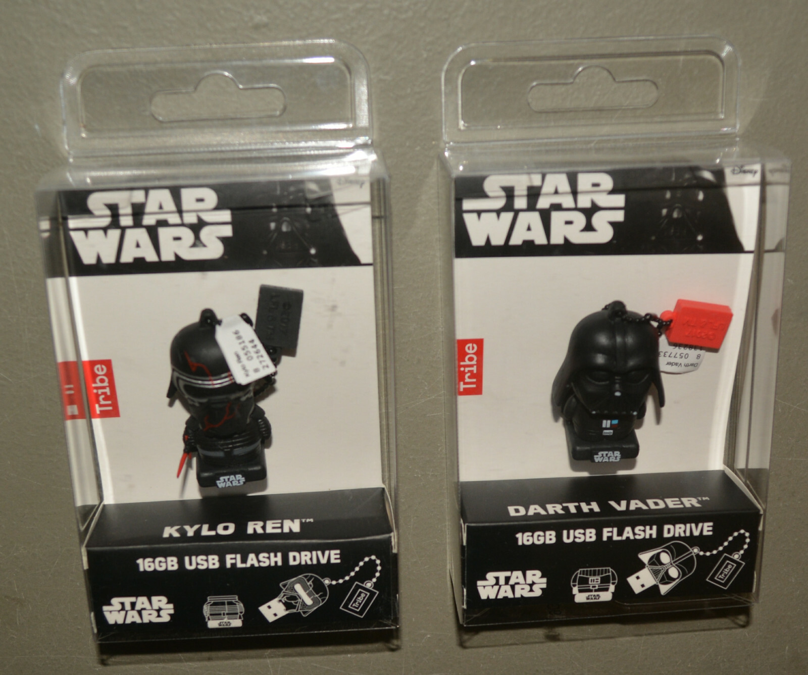 Two 16GB Star Wars flash drives - Darth Vader & Kylo Renn - NEW & SEALED