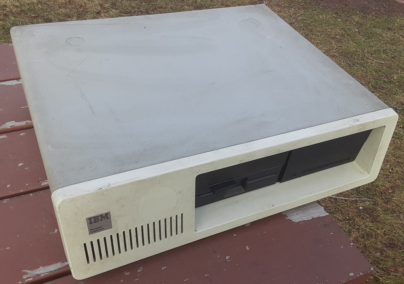 VINTAGE IBM 5150 Desktop Computer - W/ ST-225 HDD, Floppy, ISA Cards - Powers On