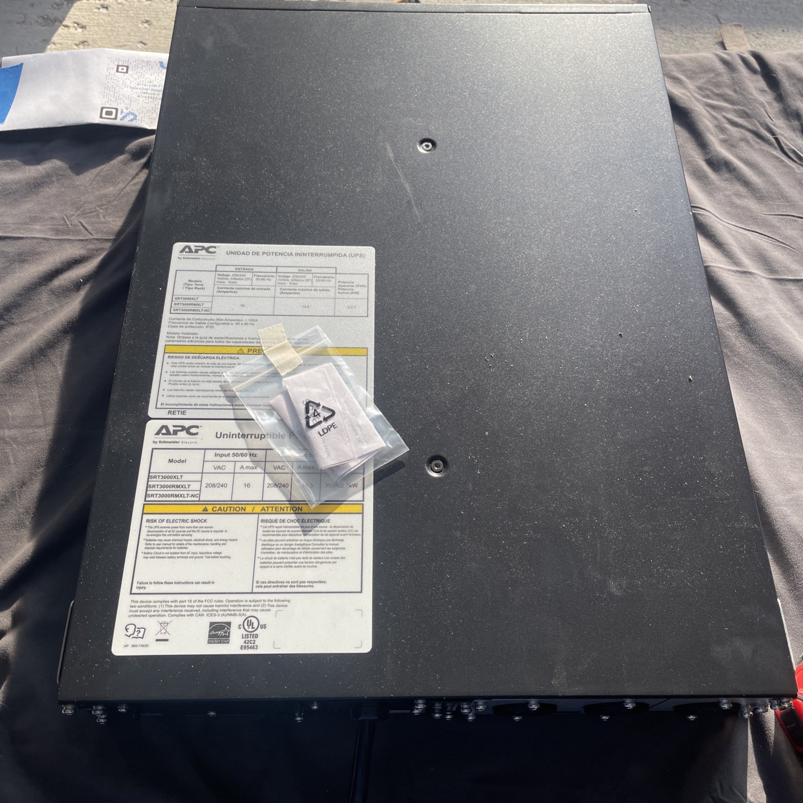 APC Smart-UPS SRT 3000VA 208V 240V SRT3000RMXLT New Open Box Never Deployed