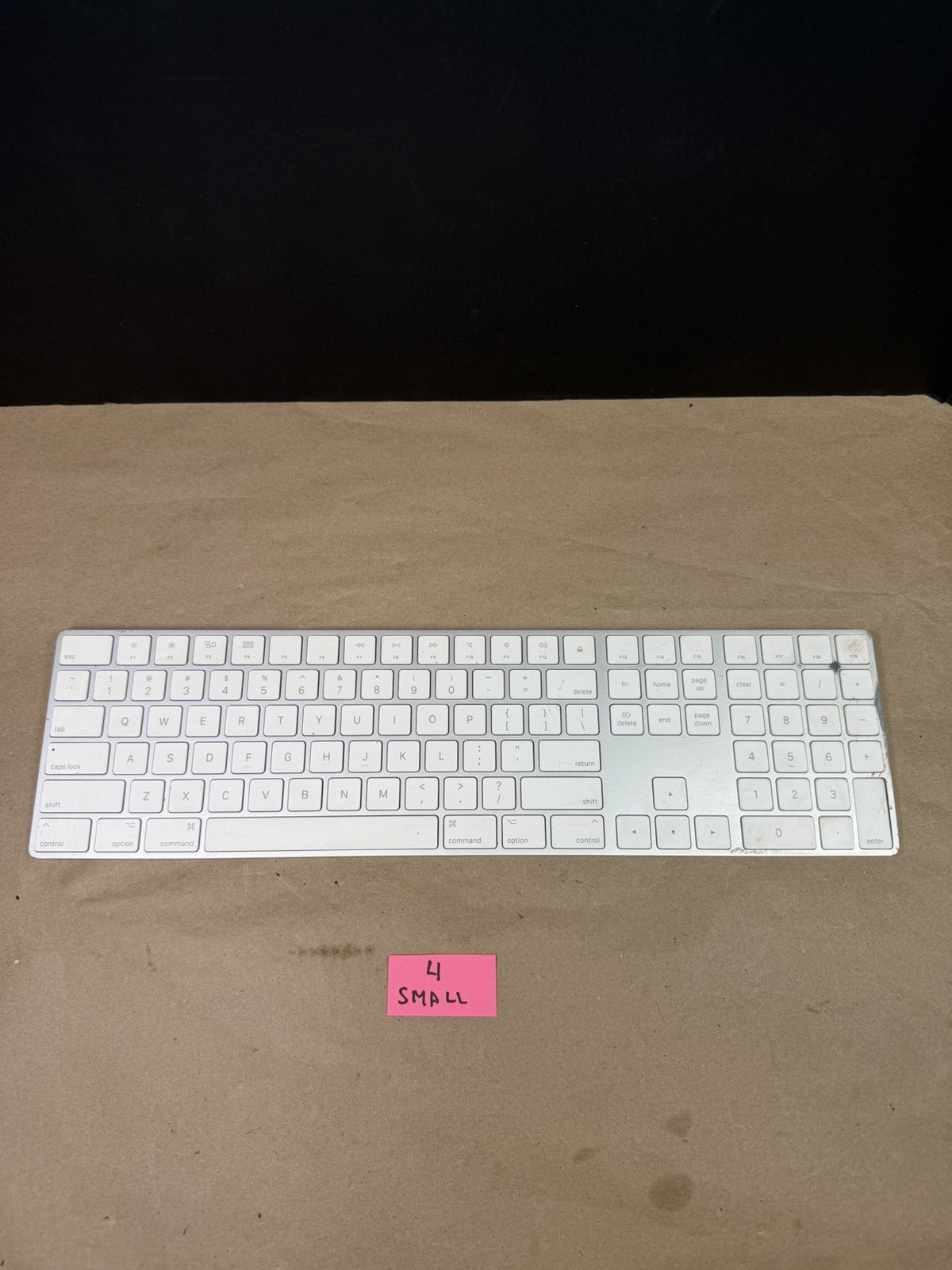 Apple White Magic Keyboard A1843  | Tested Works has a defect Ships Fast
