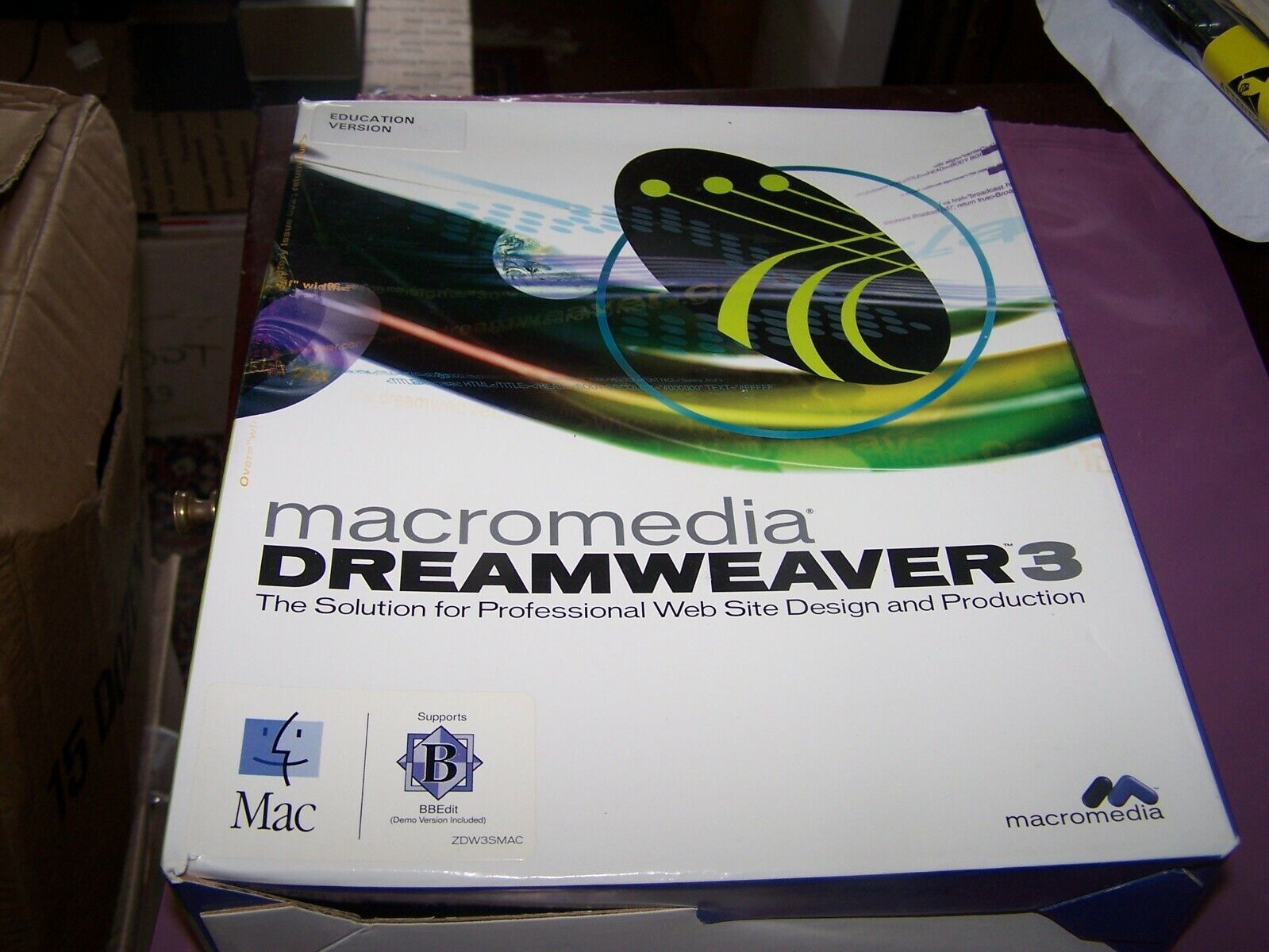 Macromedia DreamWeaver 3 for PowerMac (Software only) SOLD AS IS