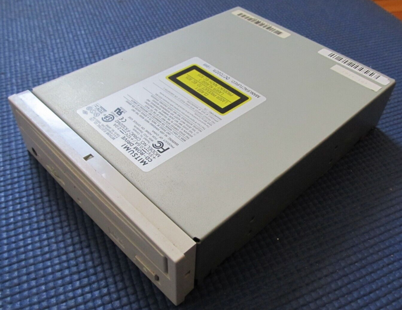 MITSUMI VINTAGE CD-ROM DRIVE MODLE # CRMC-FX322M2 MADE 1998
