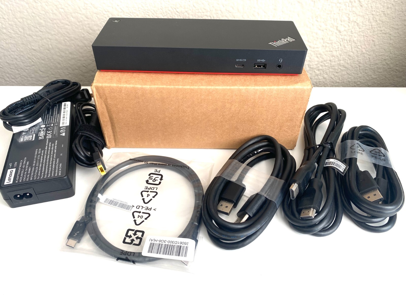 Lenovo ThinkPad Universal Thunderbolt 4 Dock 40B00135US DK2131, HDMI+ 2 DP Cable