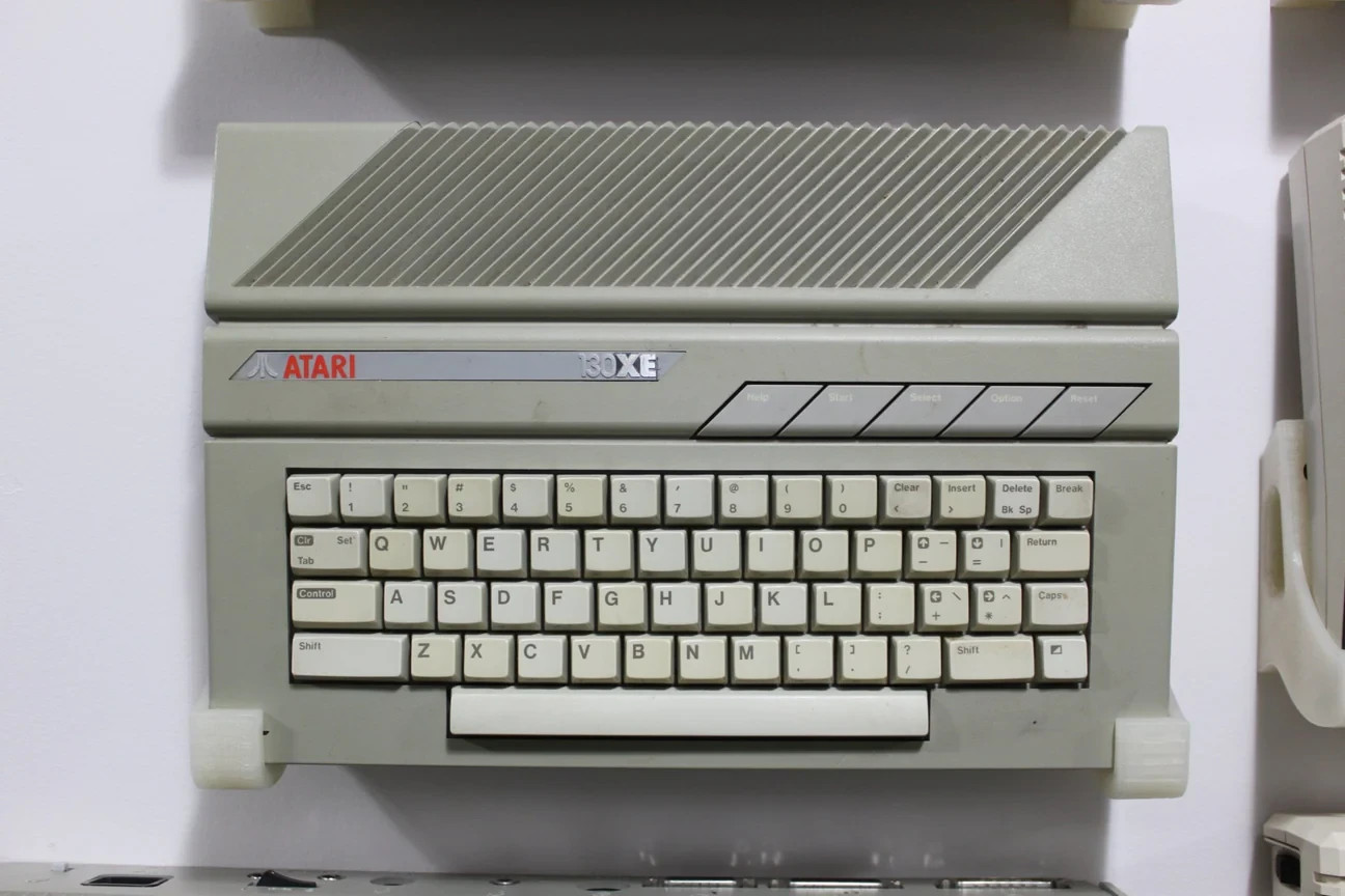 Atari 130XE  Presentation Stand and Wall Mount