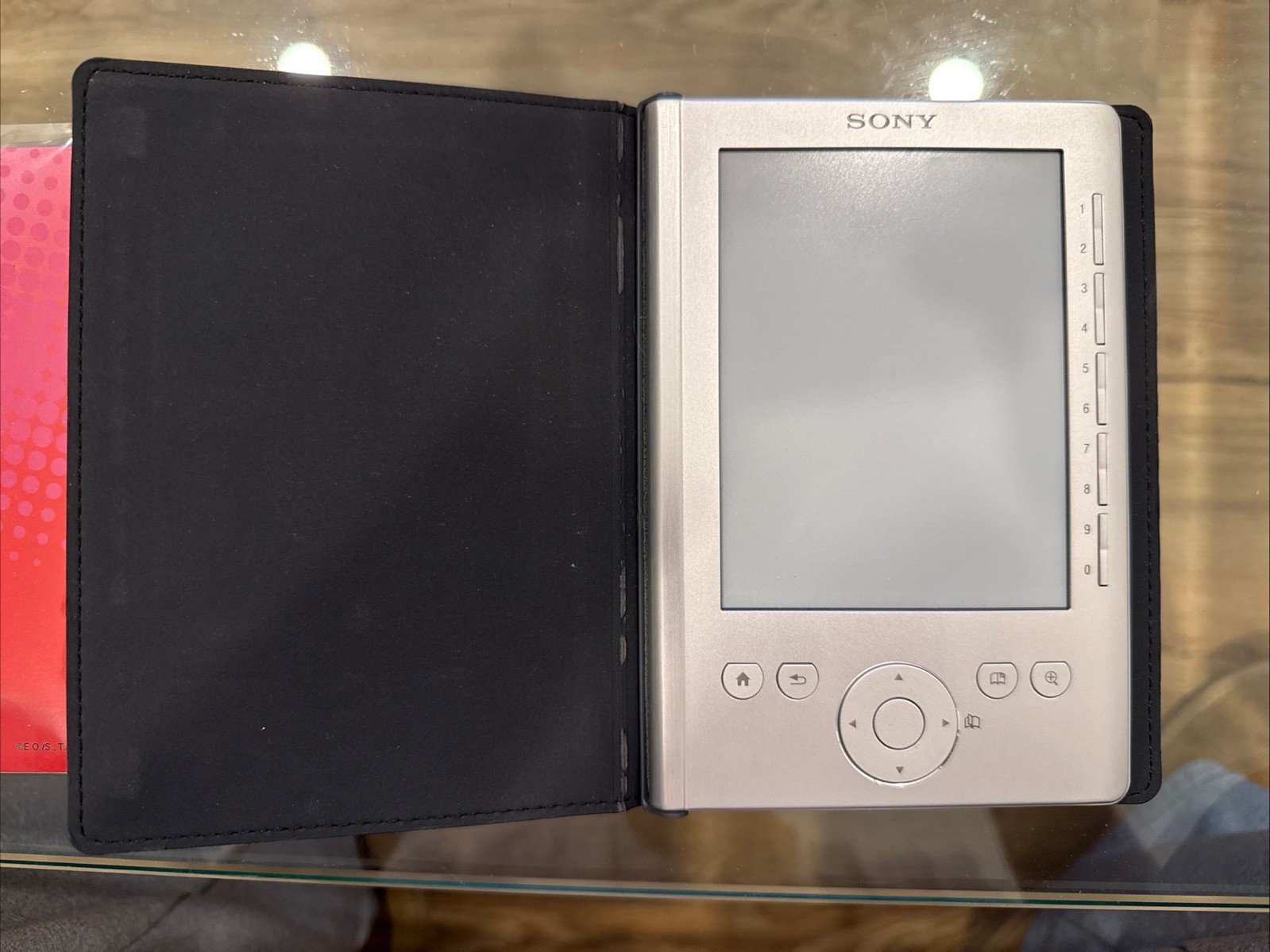 Sony PRS-300 5" Digital E-Reader - Very Good Condition