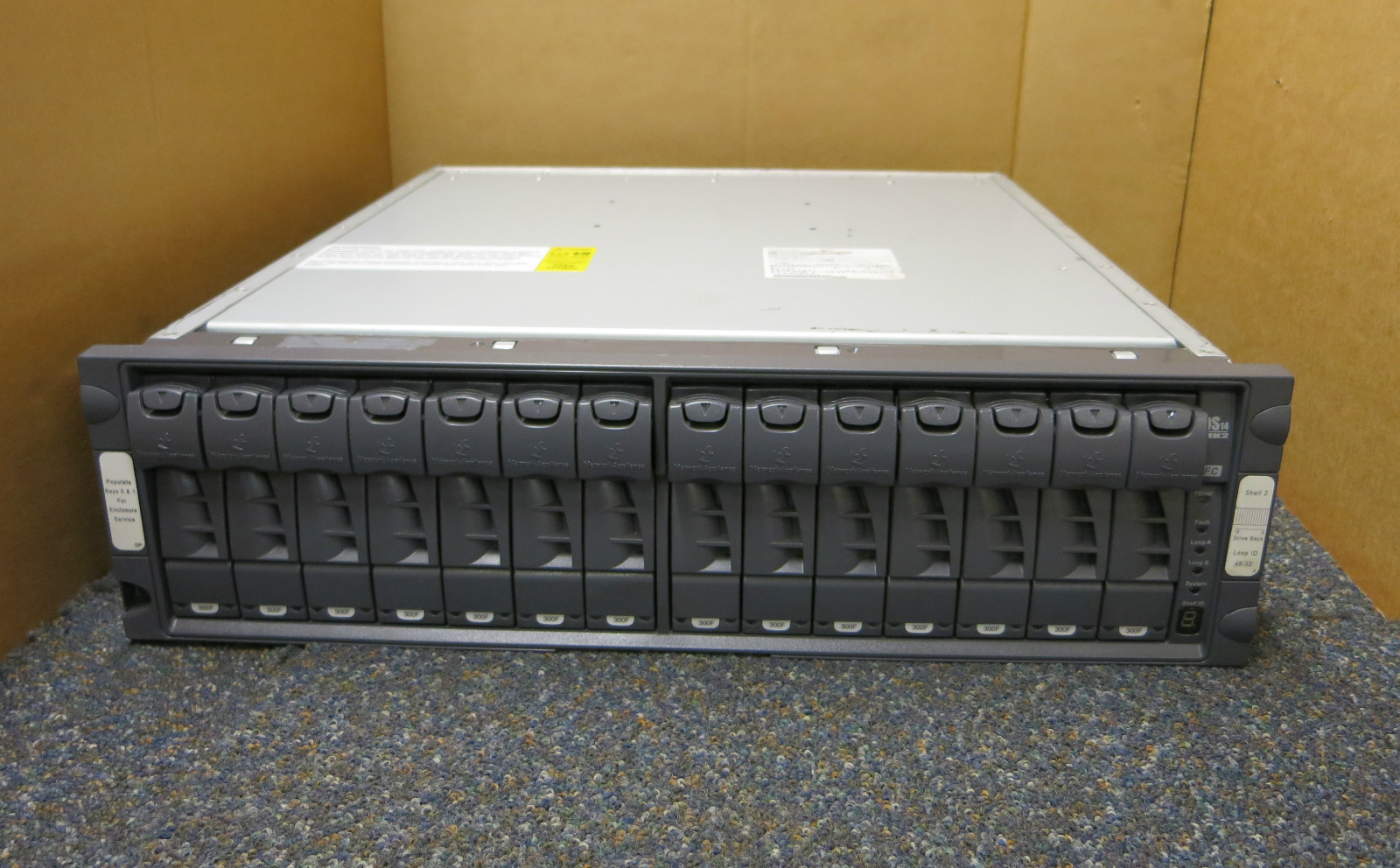 Network Appliance NetApp DS14 MK2 RS - 1401 With 2 x 65667-02A 14 x 300GB HDD