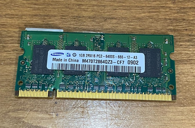 Samsung 1 GB DIMM 800 MHz DDR2 Memory (M470T2864QZ3-CF7) RASZE8KS3XABLN