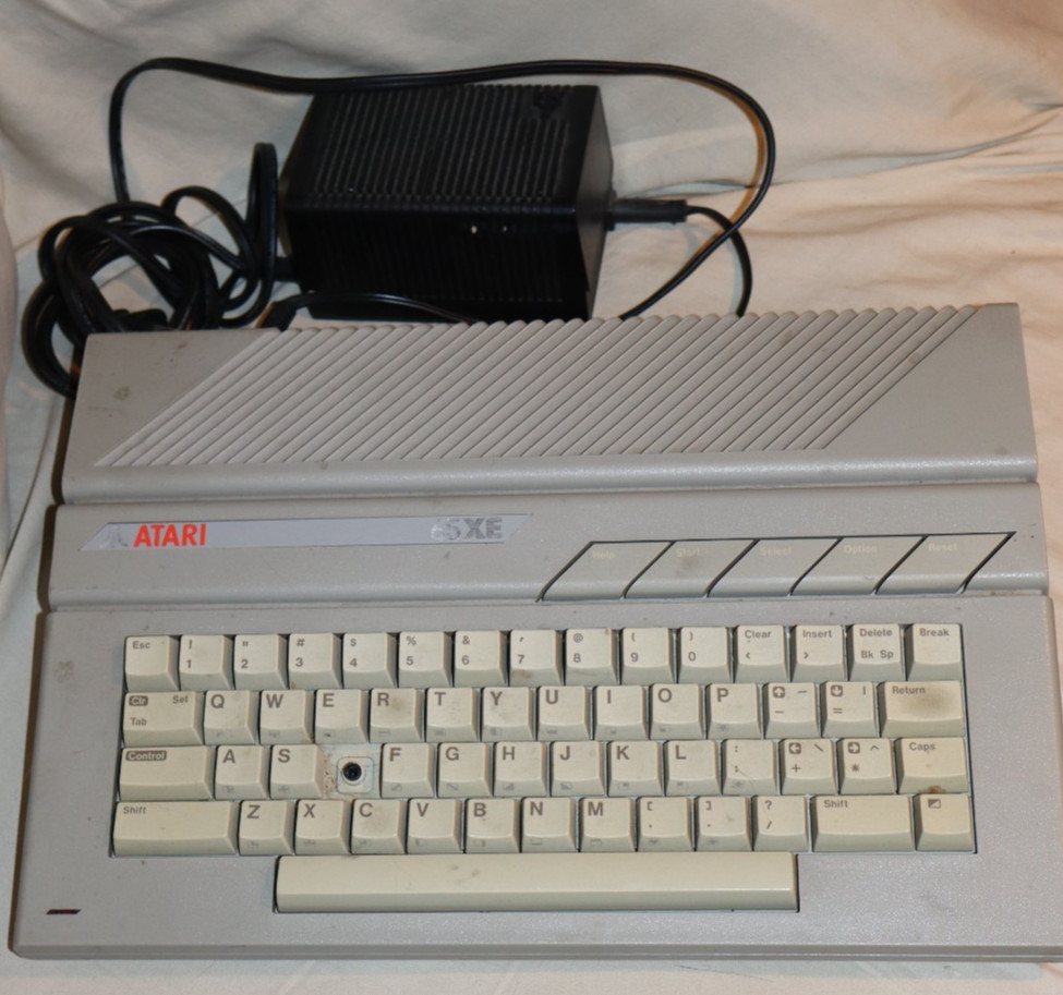 Vintage Atari 65XE Computer TESTED WORKS *READ*