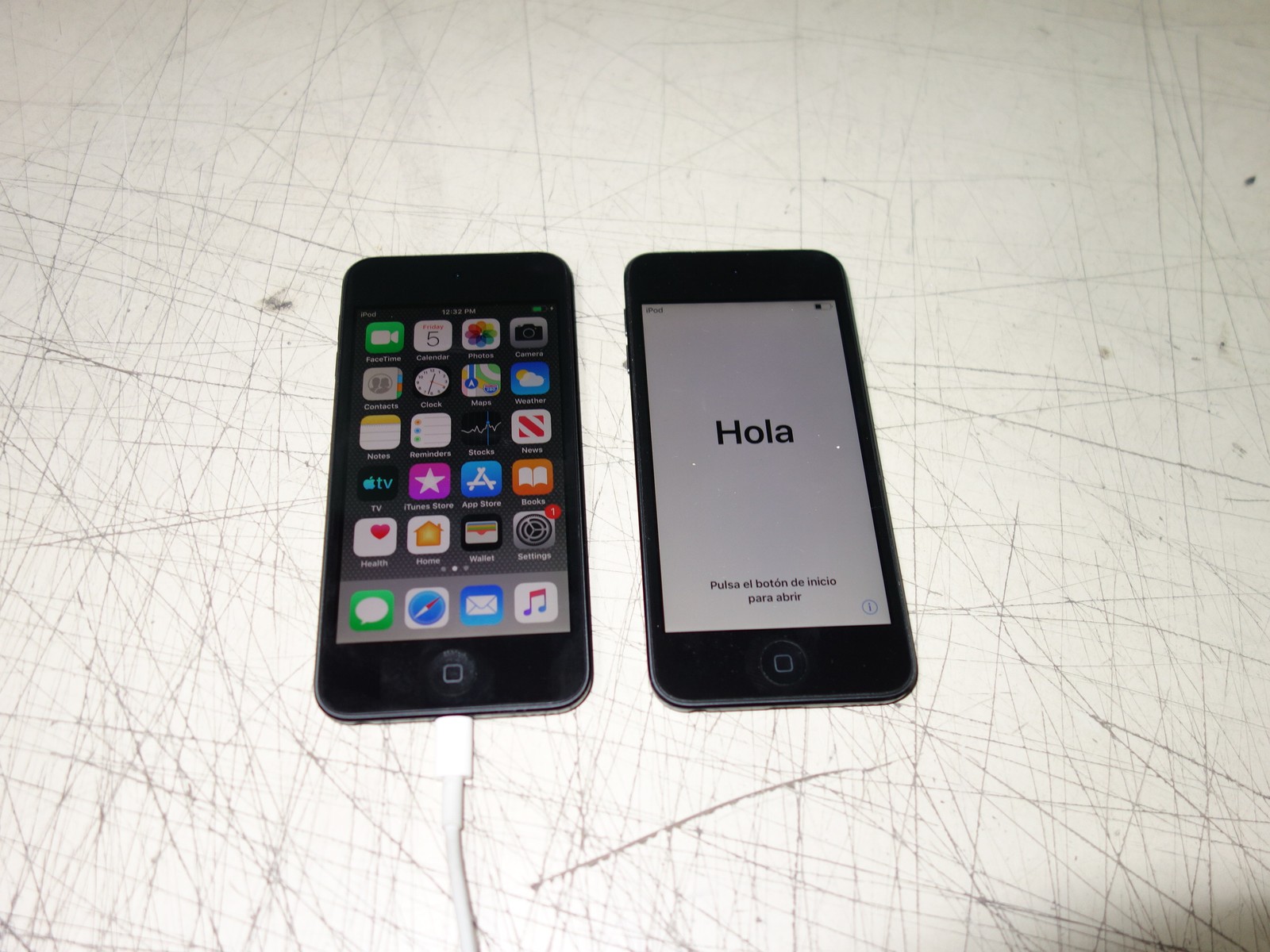 Apple iPod Touch 6th Generation A1574 32GB Space Gray MKJ02LL/A