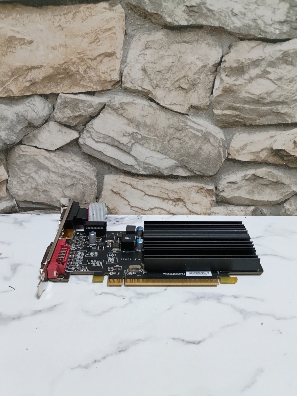 XFX AMD RADEON R5 230 625M 2GB D3 DVI HDMI VGA R5-220A-2QH GRAPHICS CARD W9-2