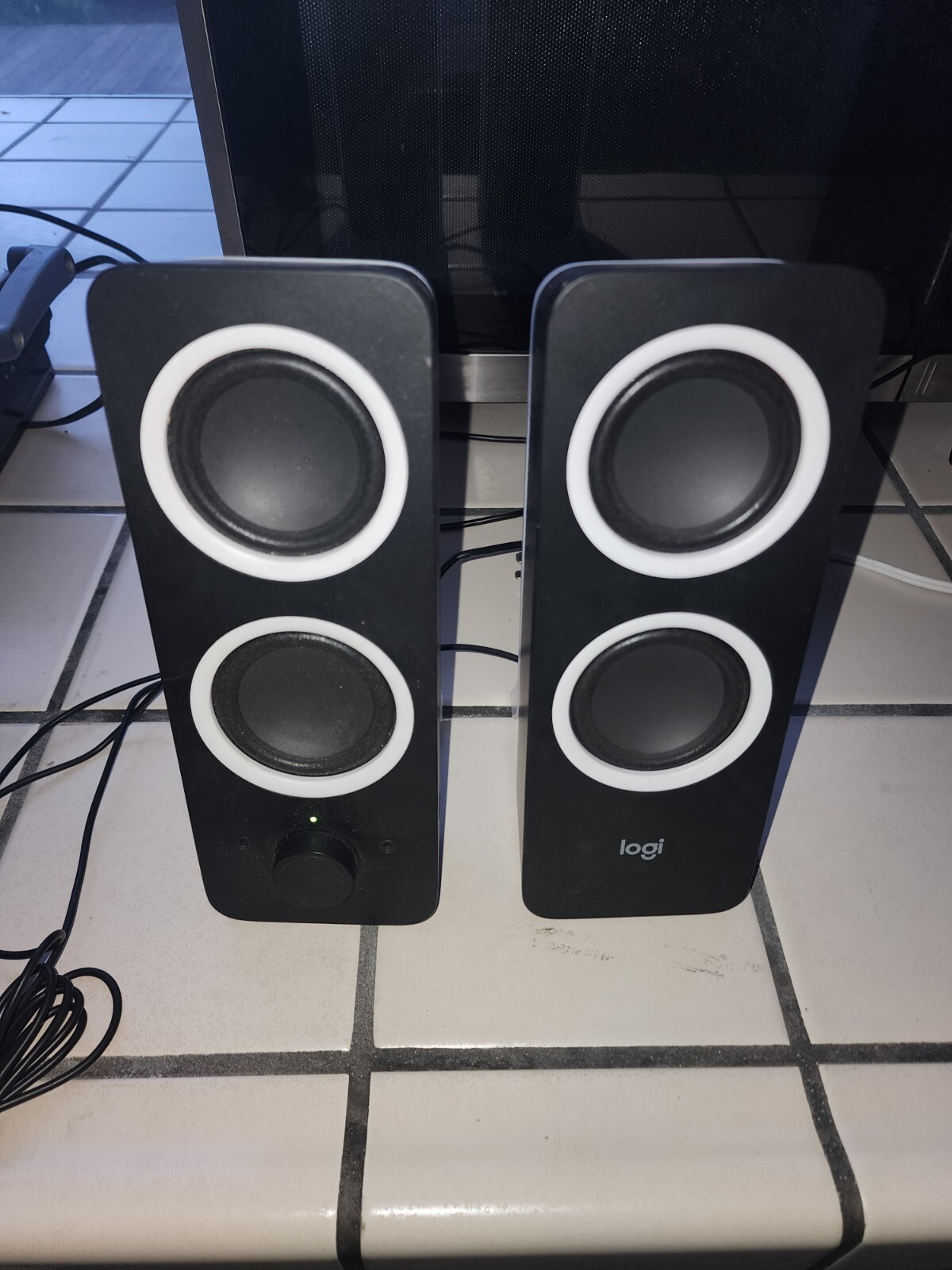 Logitech Z200 - Black