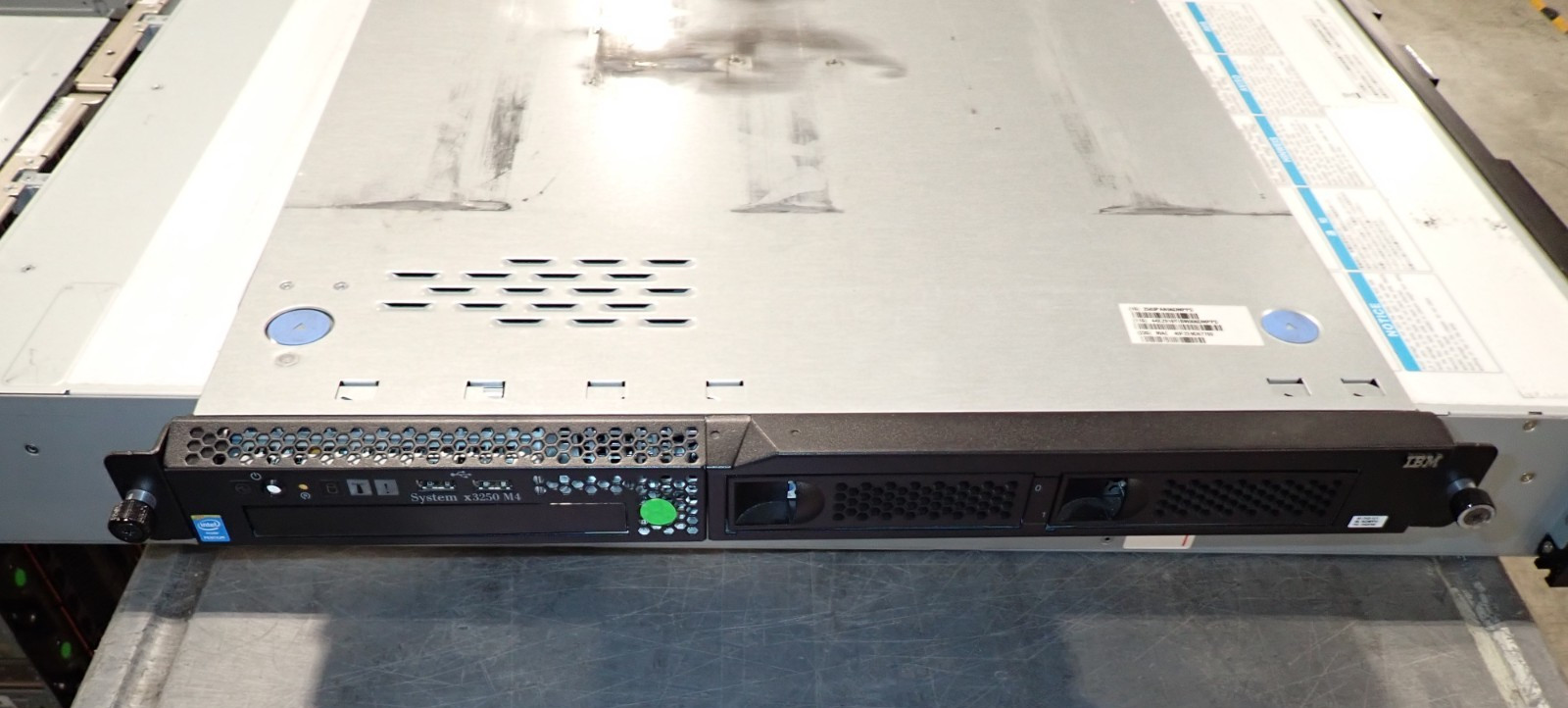 IBM 2583-AC1 X3250 M4 Enterprise-Class Performance Rack-Mount Server System