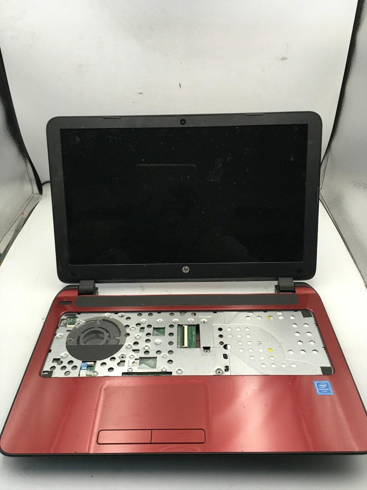 HP 15 F272WM - FOR PARTS/NO POWER - INTEL PENTIUM - NO RAM - NO OS - READ - BB 