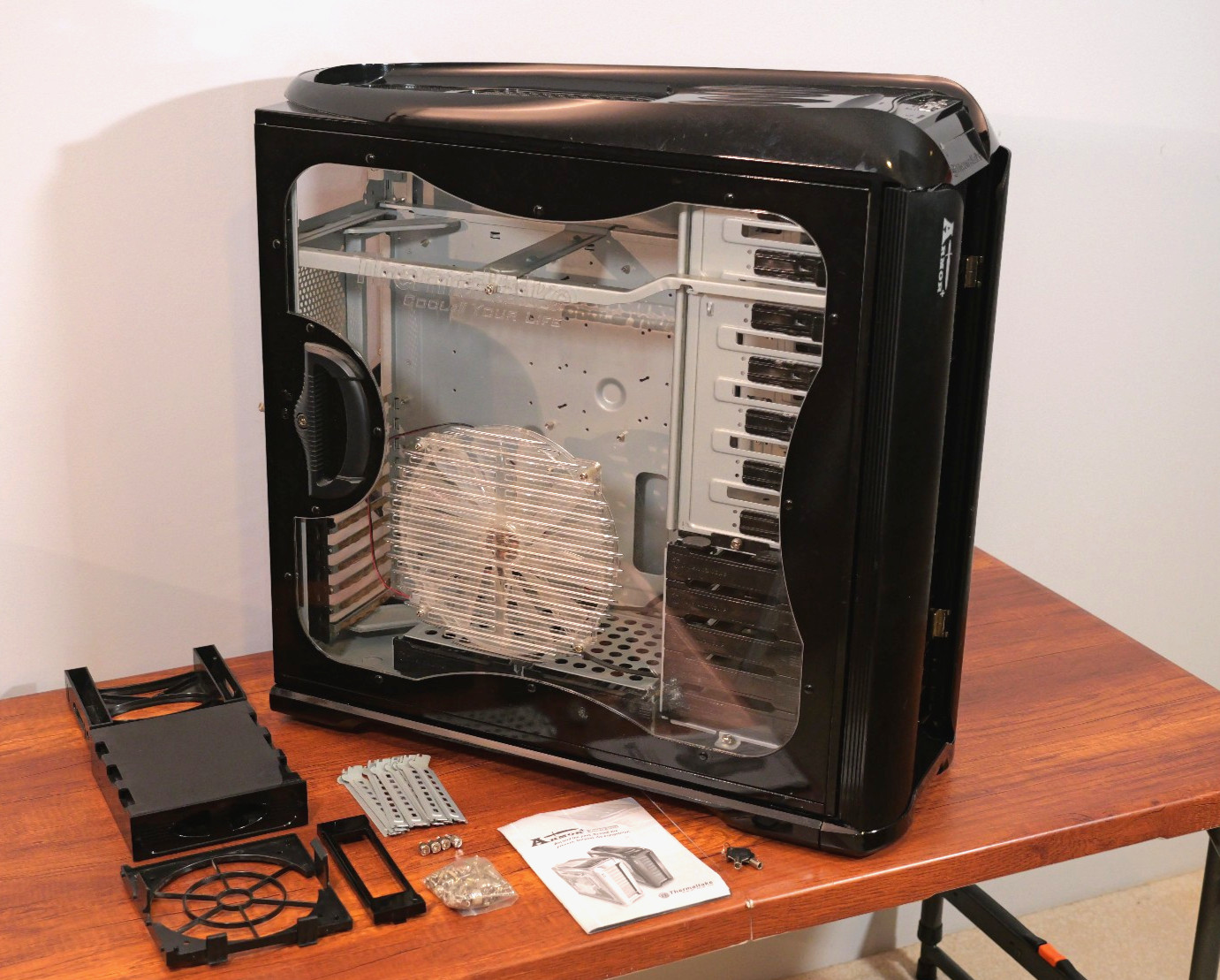 2007 Thermaltake Armor+ VH6000BWS Computer Case w/Accessories - 10 Slot XL-ATX