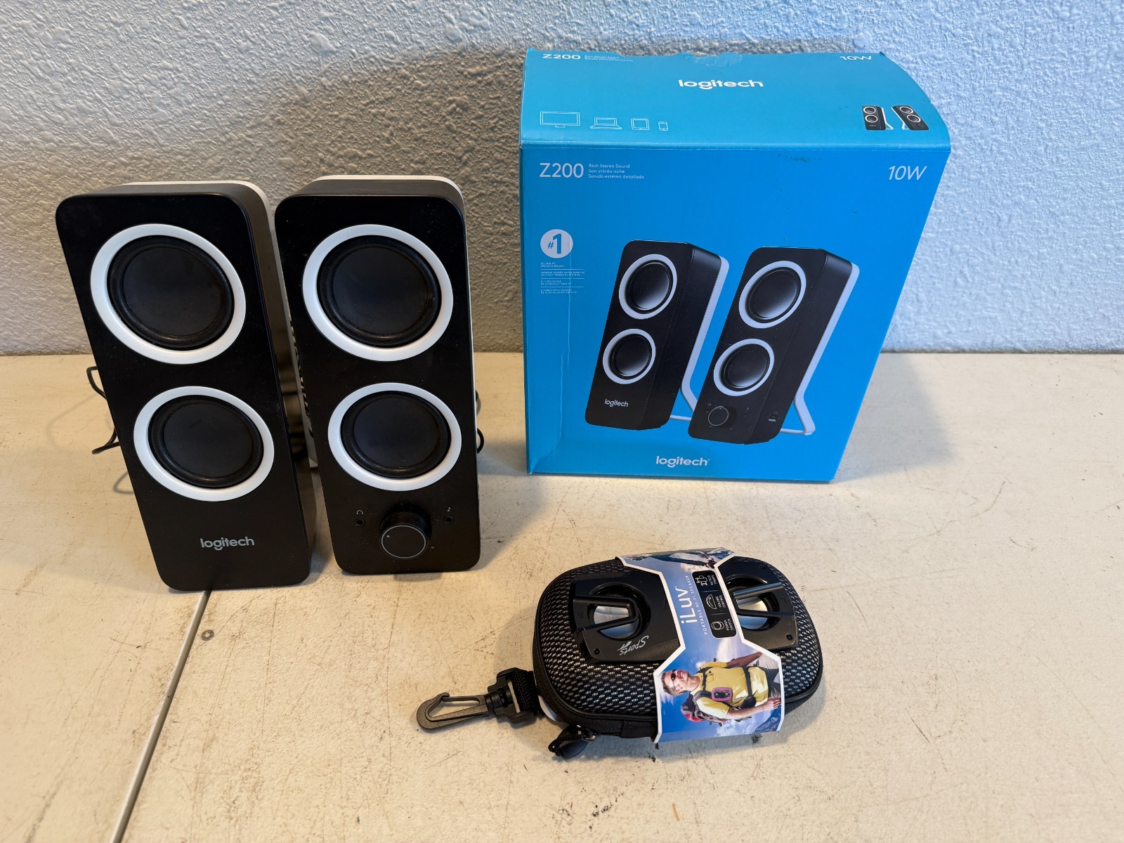 Logitech Z200 10W Multimedia Speakers, Pair - Black + iLuv Speaker