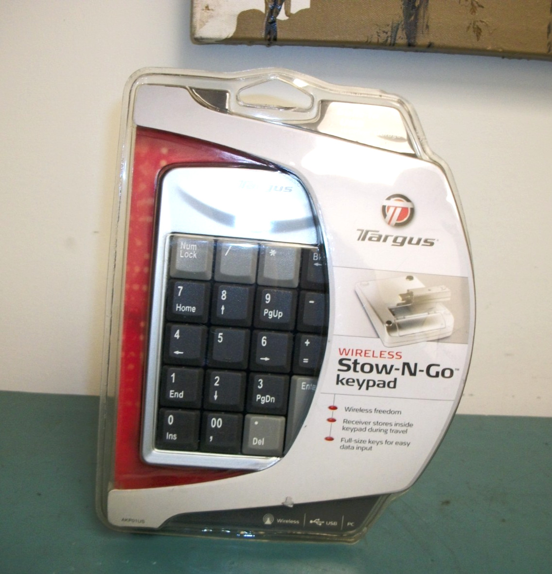 TARGUS AKP01US Wireless Laptop Stow-N-Go Numeric Keypad - NEW in BOX
