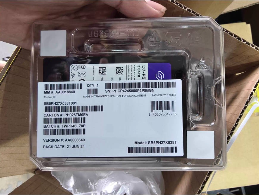 Solidigm Intel D7 PS1010 3.84TB SSD 2.5" U.2 NVME PCIe5.0 X4 SB5PH27X038T001