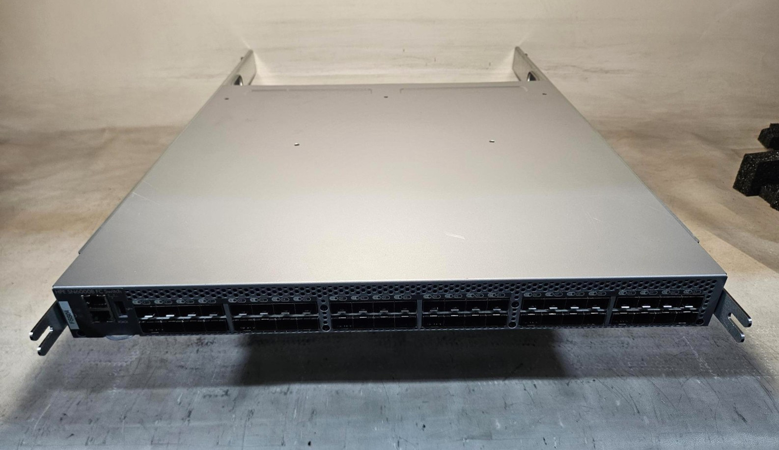 HPE SN6000B 16Gb 48/48 Fibre Channel Switch ( QR480B ) w/ 2x PSUs