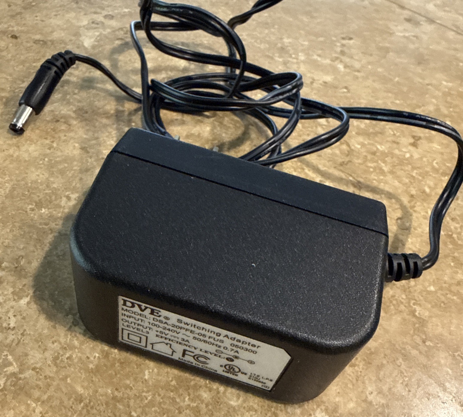 DVE DSA-20PFE-05 FUS 5V 3A Switching - Original OEM